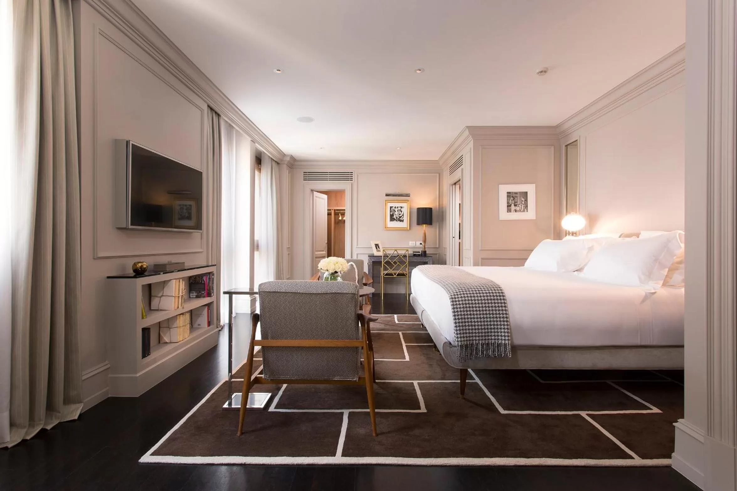 Photo of the whole room, Bed in Portrait Firenze - Lungarno Collection