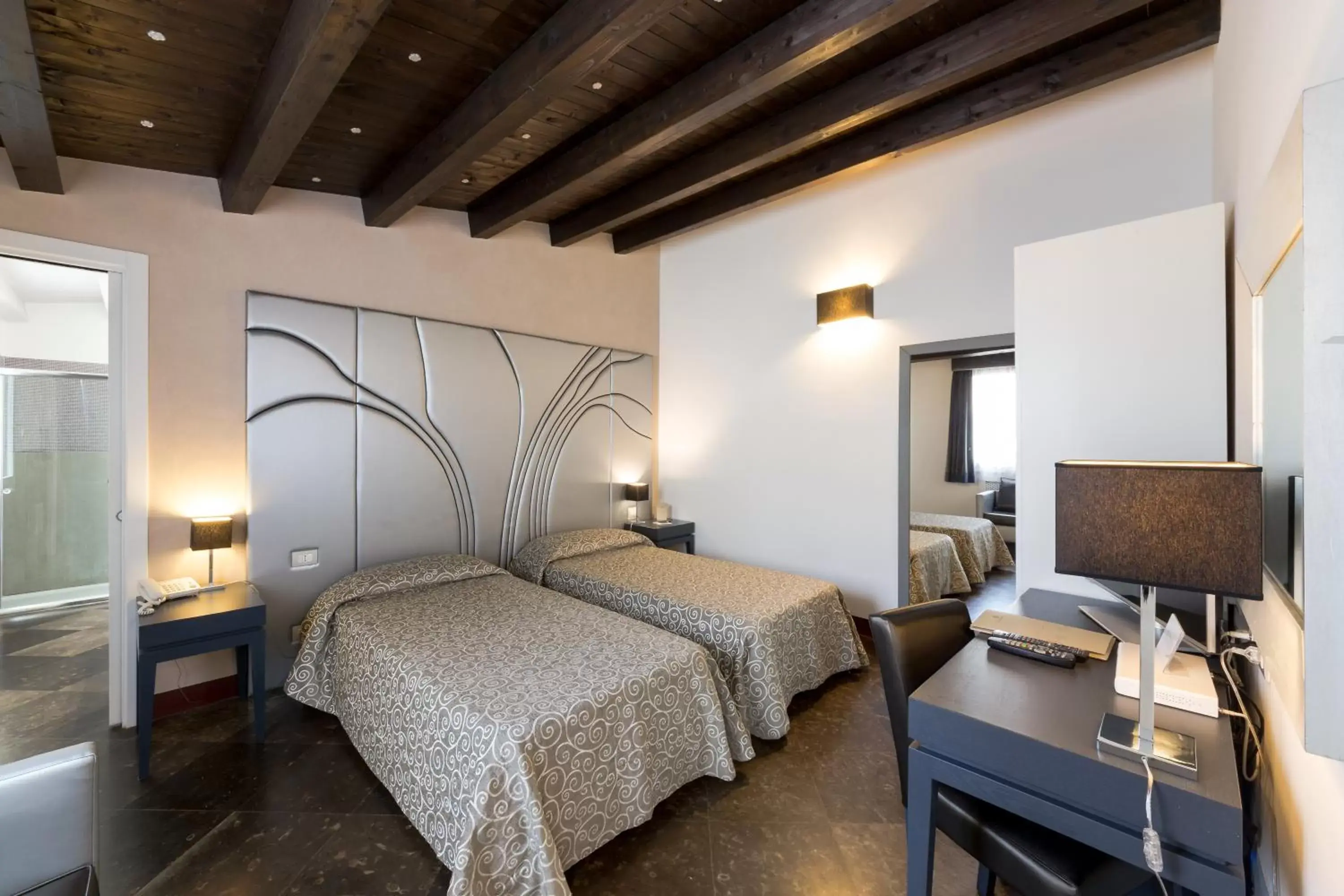 Photo of the whole room, Bed in De Stefano Palace Luxury Hotel