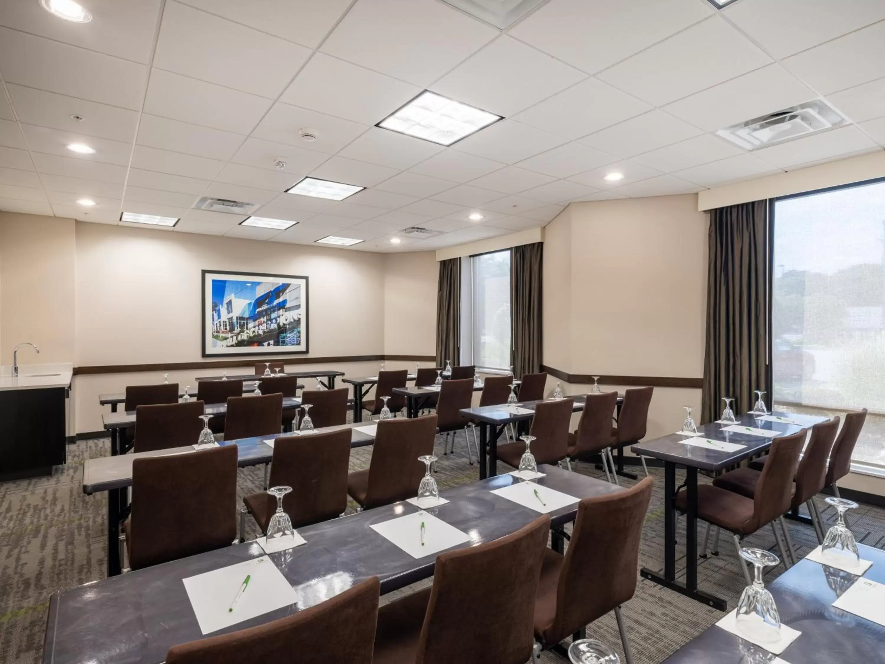 Meeting/conference room in Holiday Inn Greensboro Coliseum, an IHG Hotel