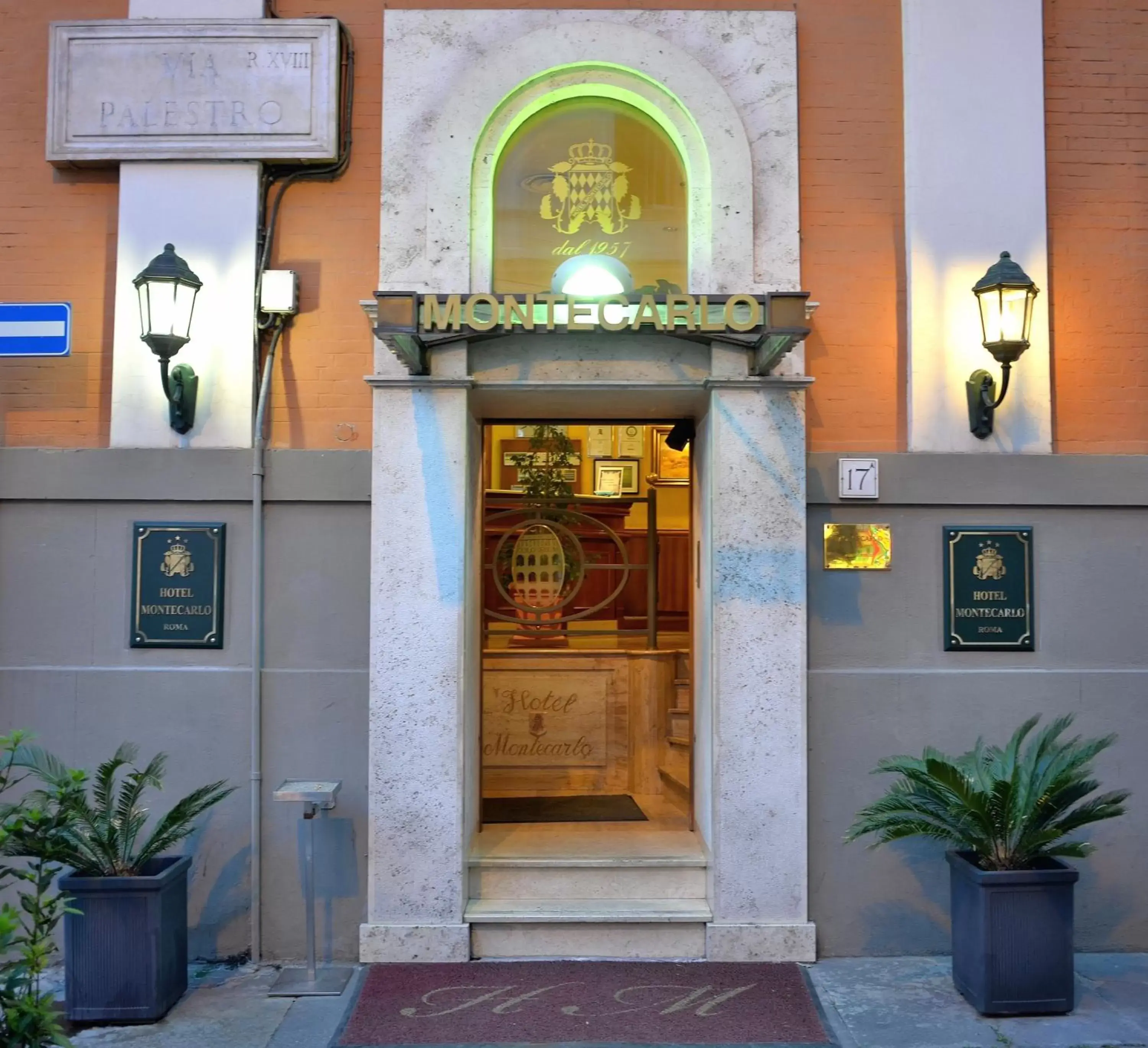Facade/entrance in Hotel Montecarlo