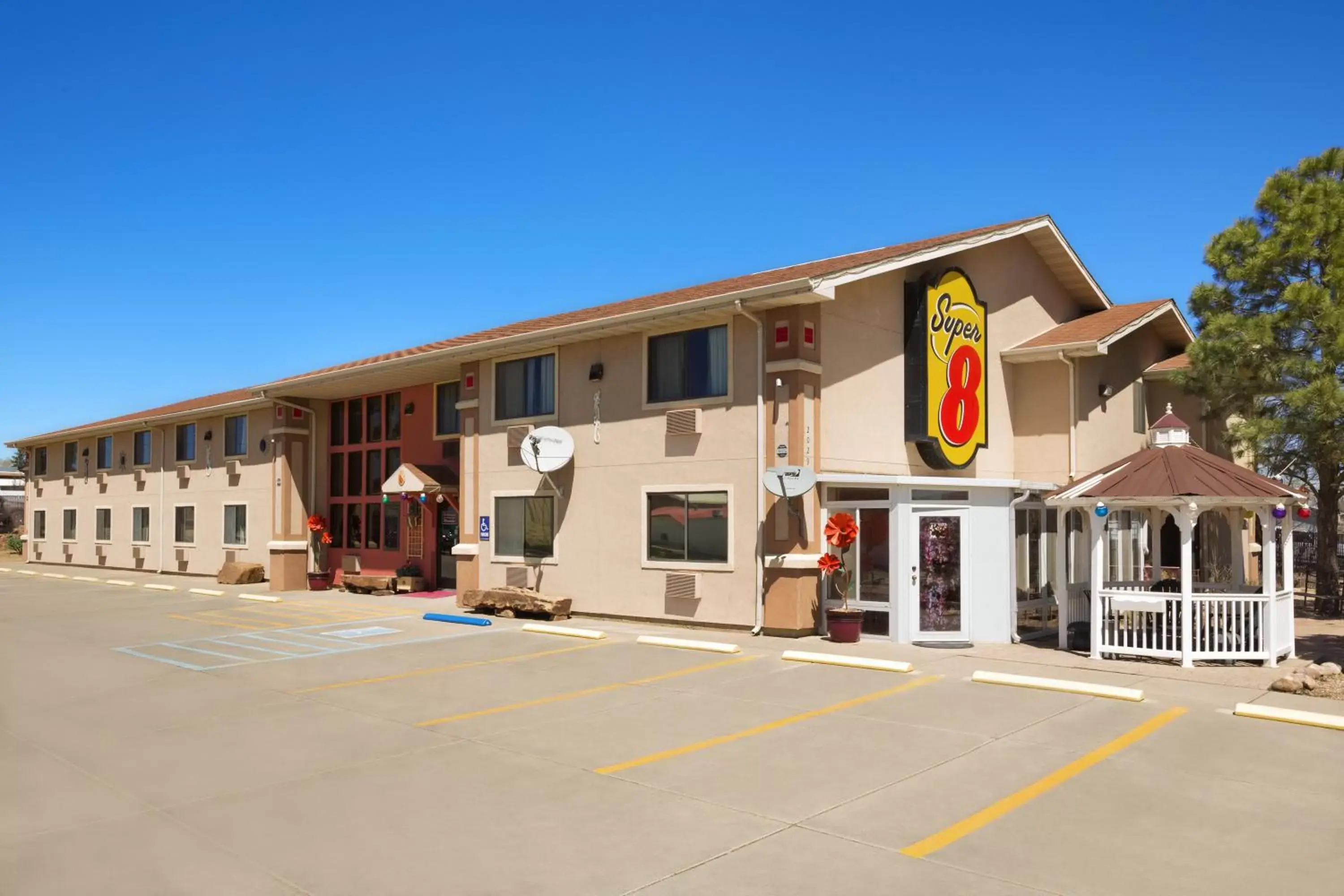 Facade/entrance in Super 8 by Wyndham Las Vegas Facade/entrance in Super 8 by Wyndham Las Vegas