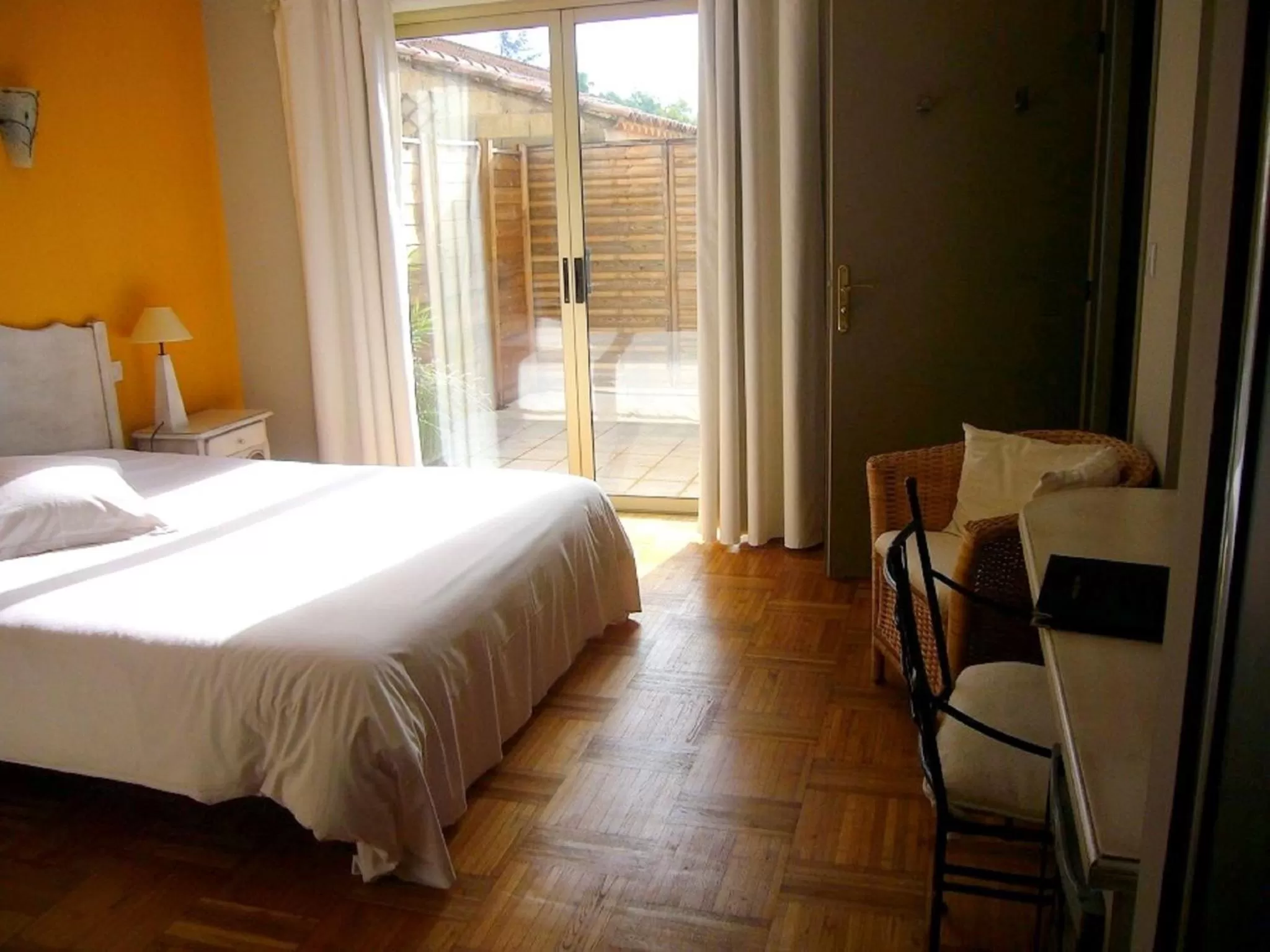 Balcony/Terrace, Bed in Castillon Des Baux