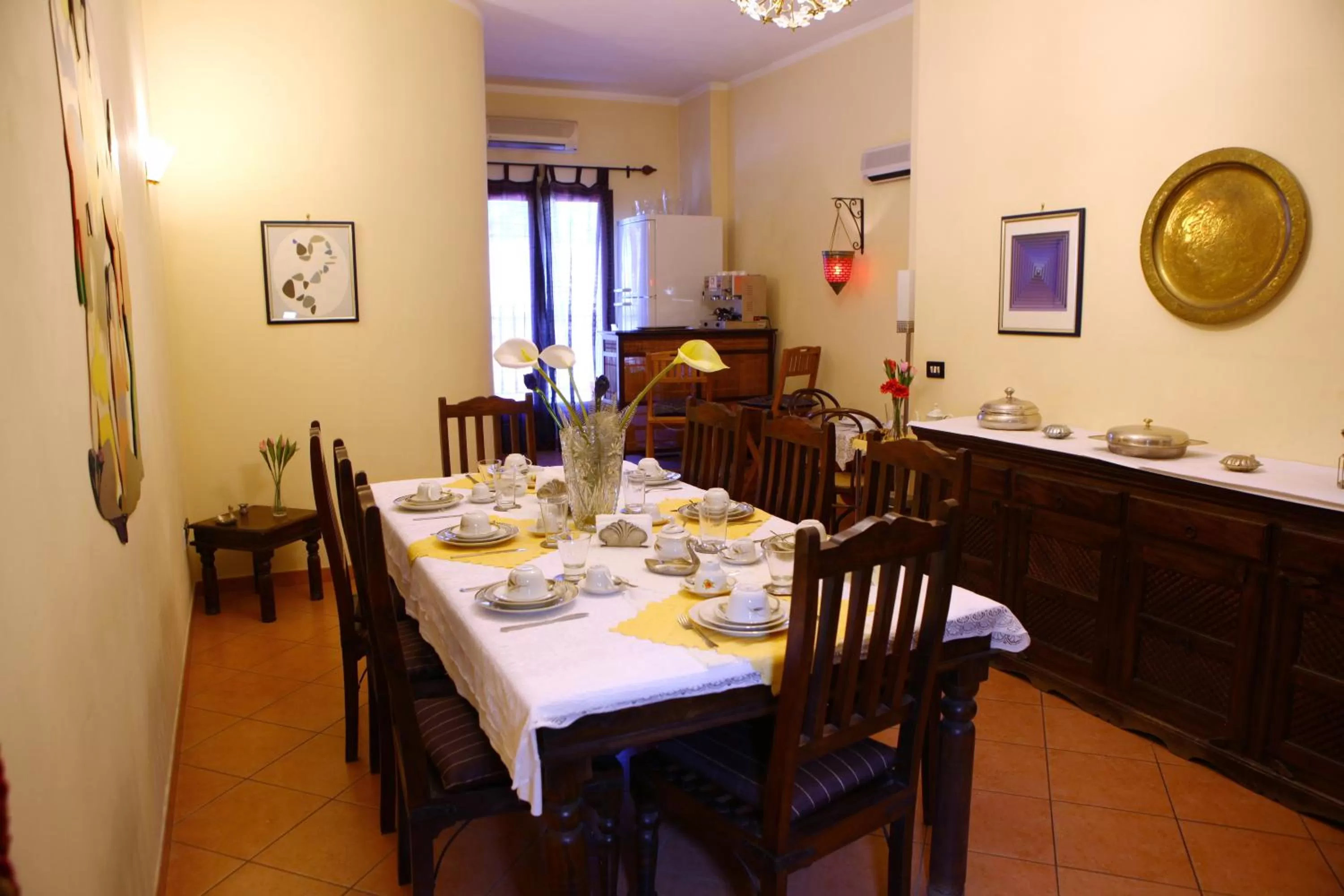 Dining area in Art Lincoln