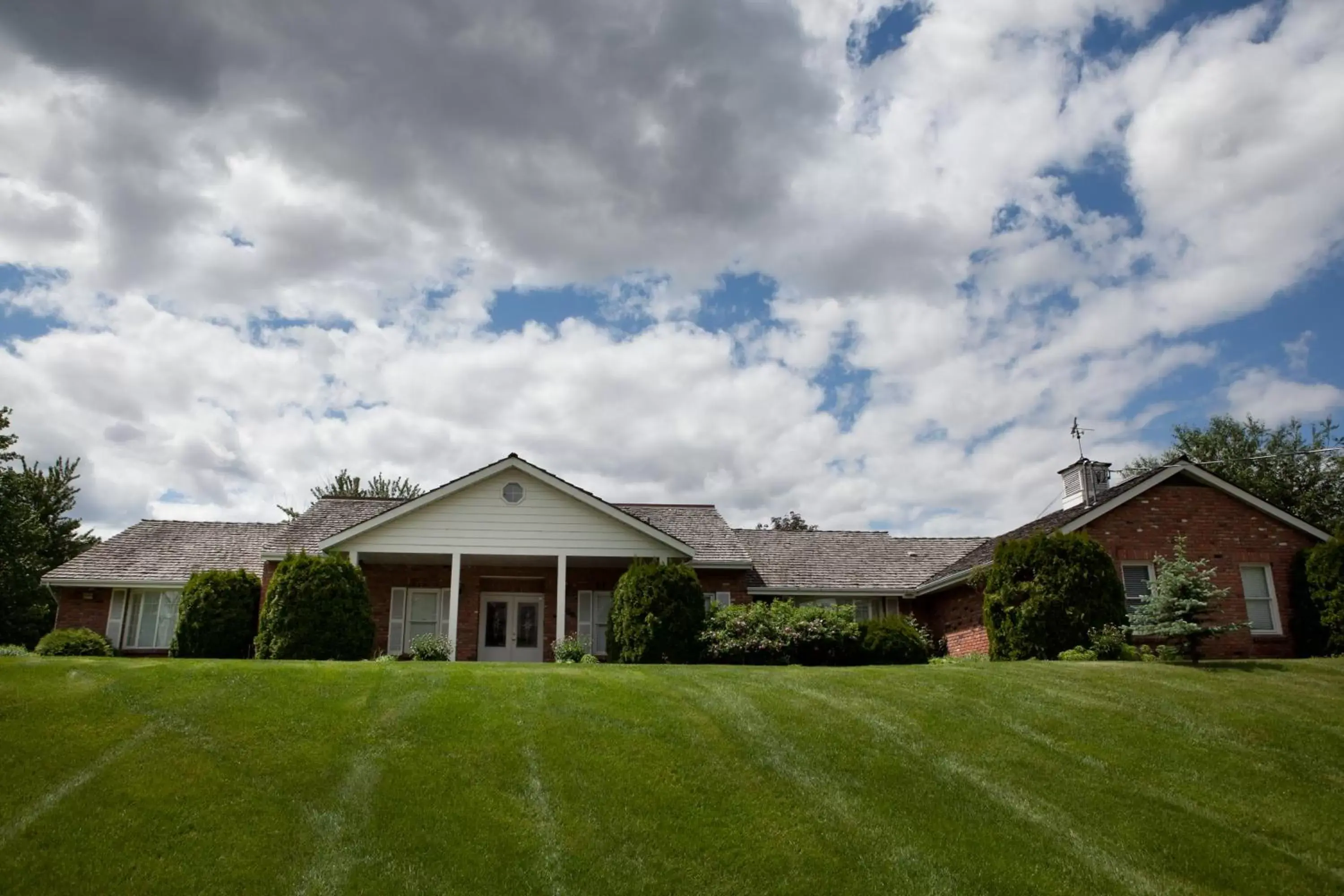 Property Building in South Thompson Inn & Conference Centre