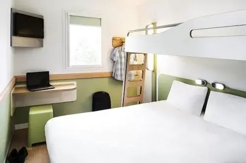 Bedroom, Bunk Bed in ibis budget Nantes St Herblain