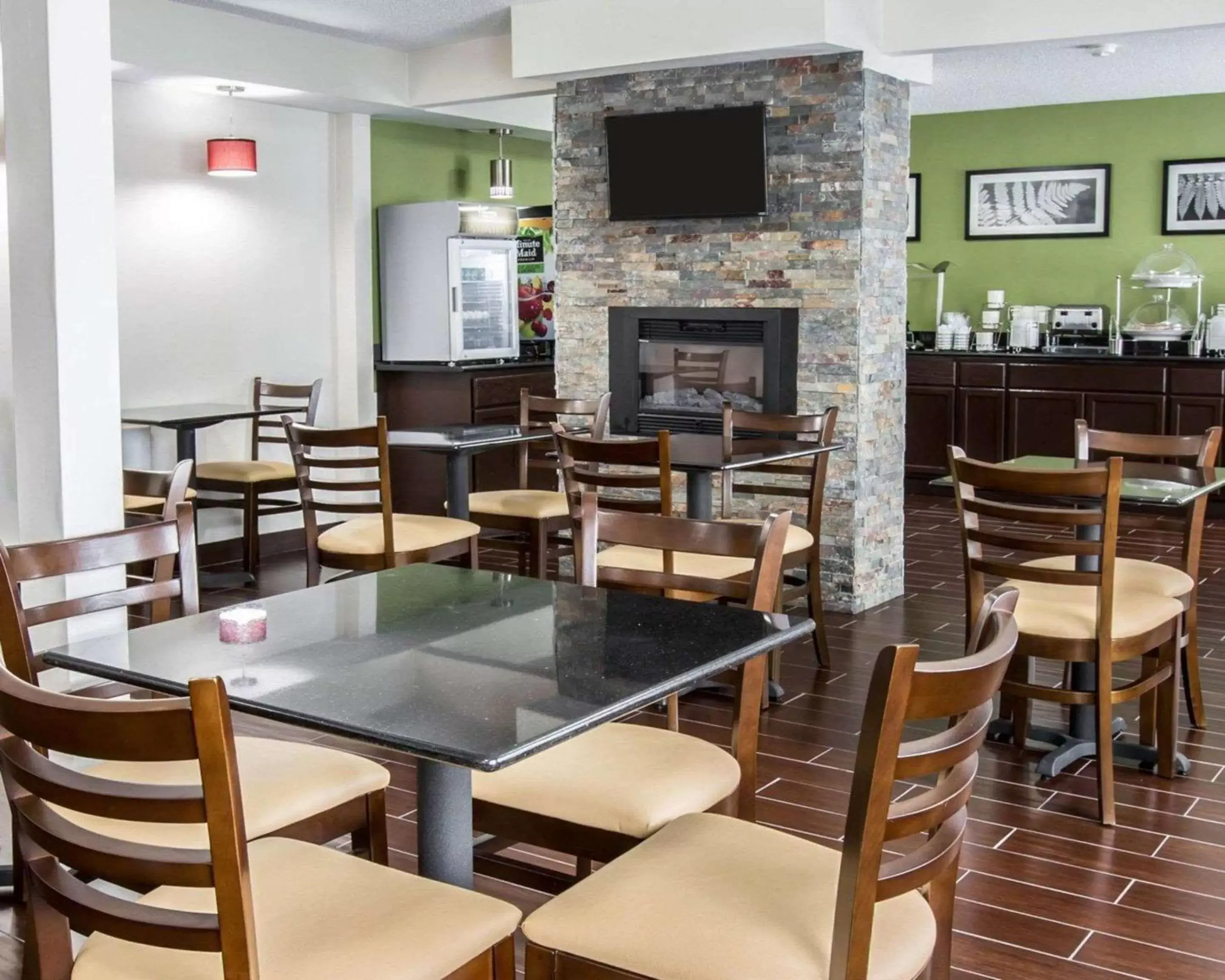 Restaurant/Places to Eat in Sleep Inn - Hickory