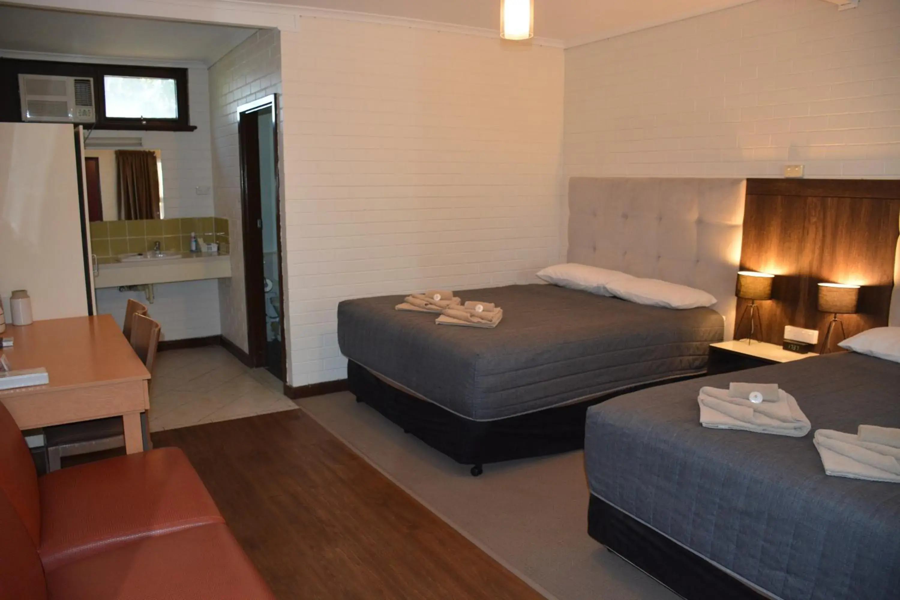 Photo of the whole room, Bed in Angaston Vineyards Motel Photo of the whole room, Bed in Angaston Vineyards Motel