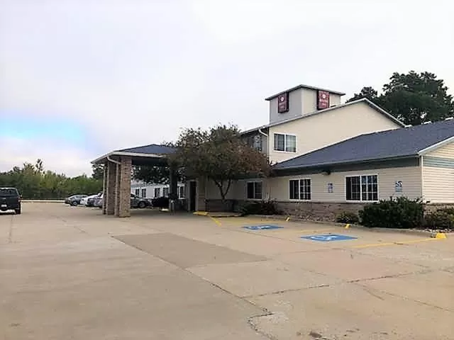 Property building in Regency Inn Geneseo IL I-80