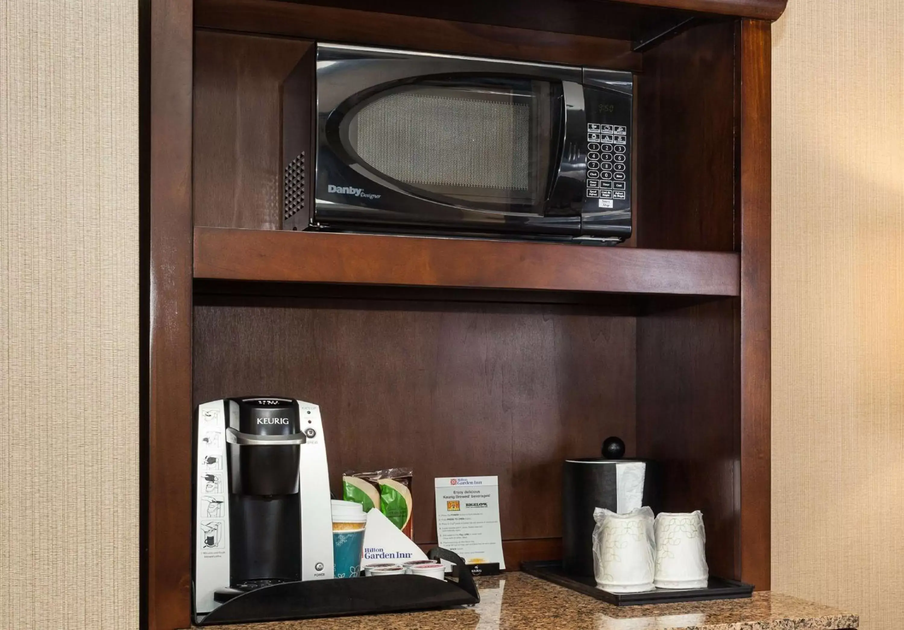 Kitchen or kitchenette in Hilton Garden Inn Seattle/Bothell