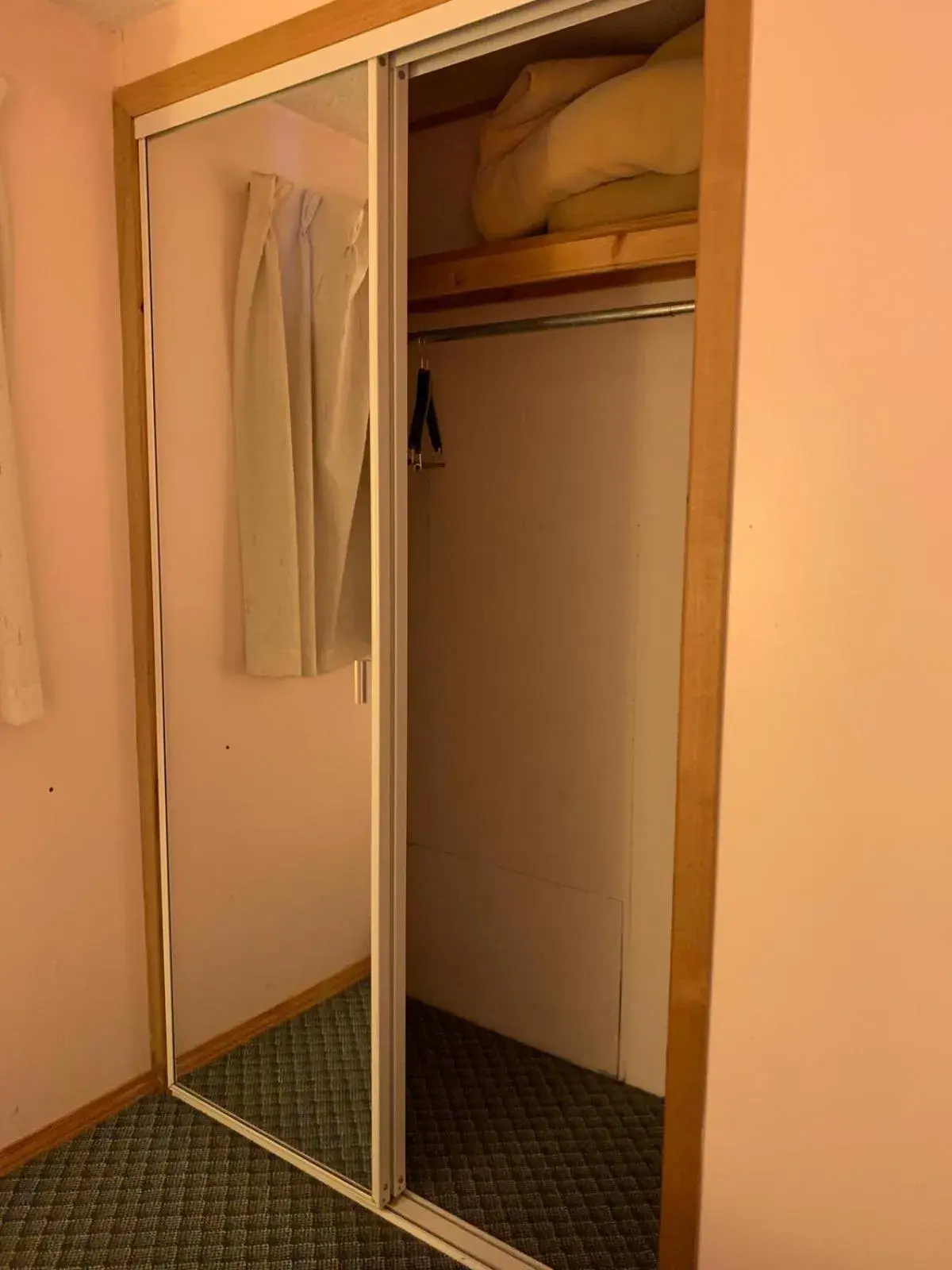 bunk bed, Bathroom in Algonquin Lakeside Inn