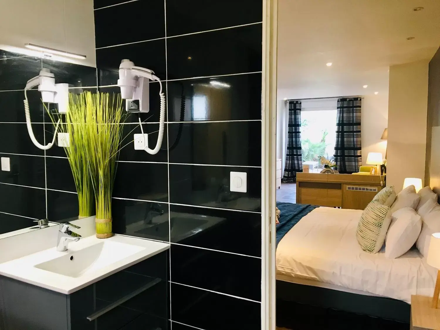 Photo of the whole room, Bathroom in Hotel & Spa Gil de France Cap d'Agde