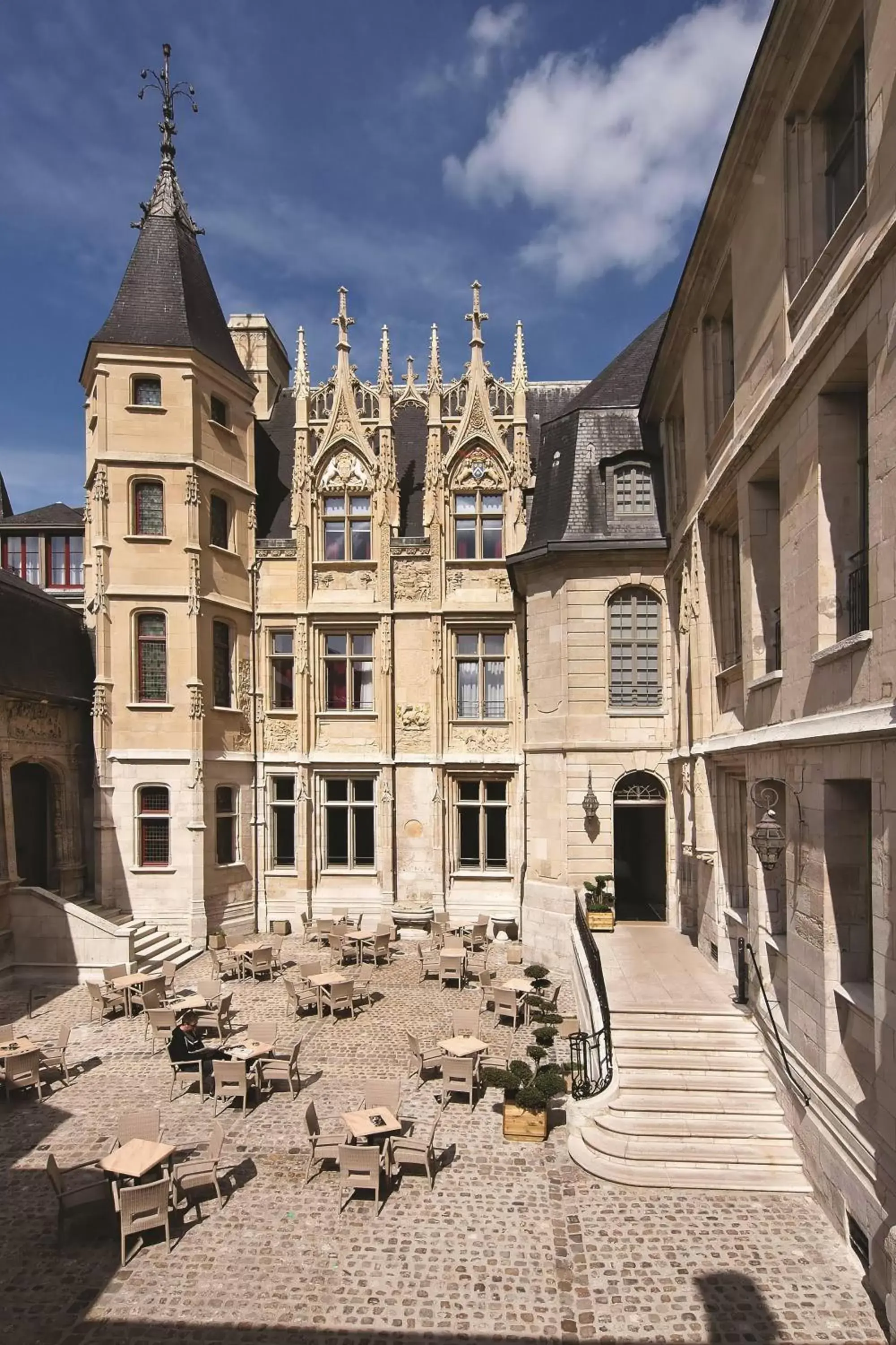 Property building in Hôtel de Bourgtheroulde, Autograph Collection