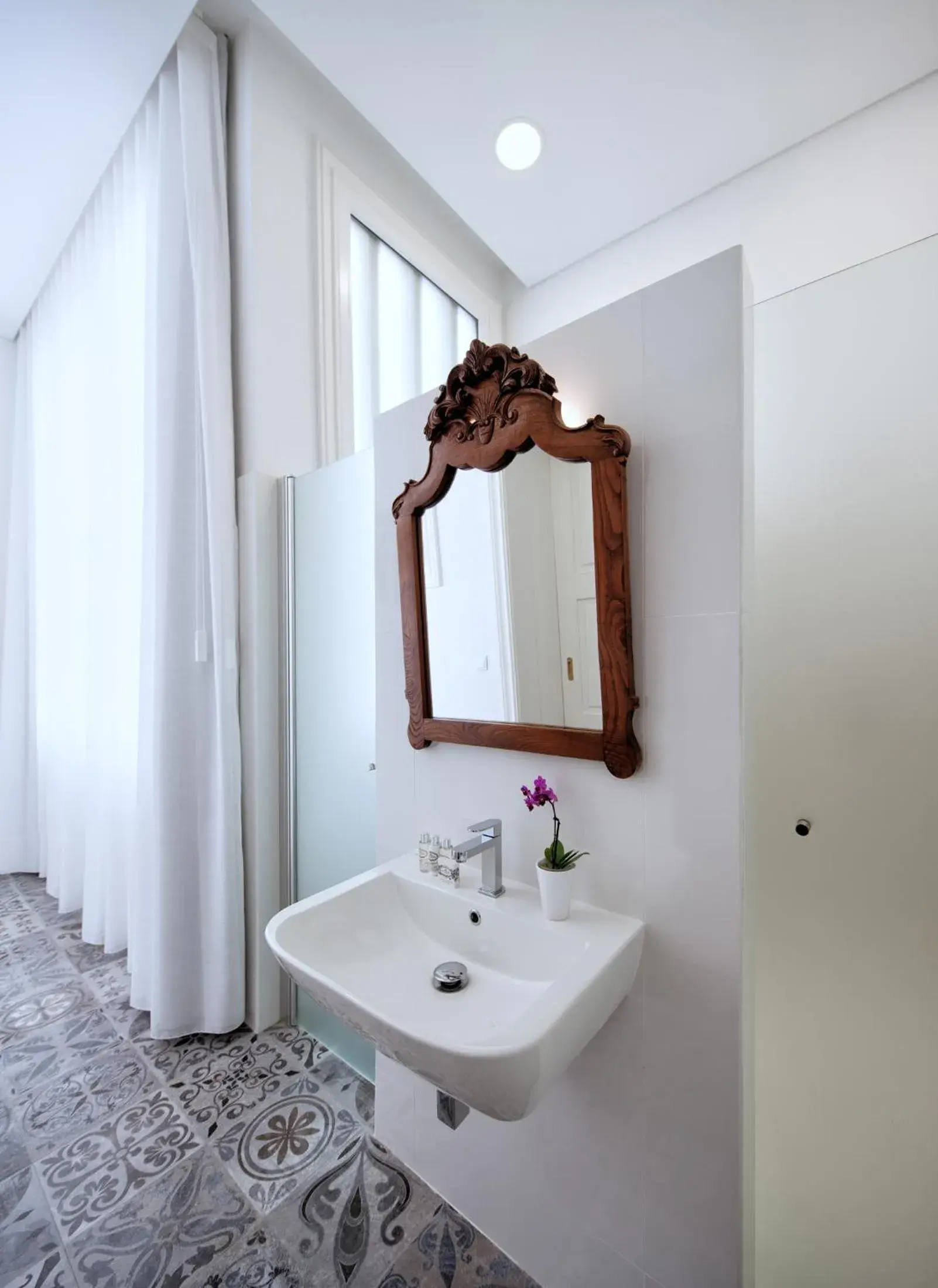 Toilet, Bathroom in The Rex Hotel