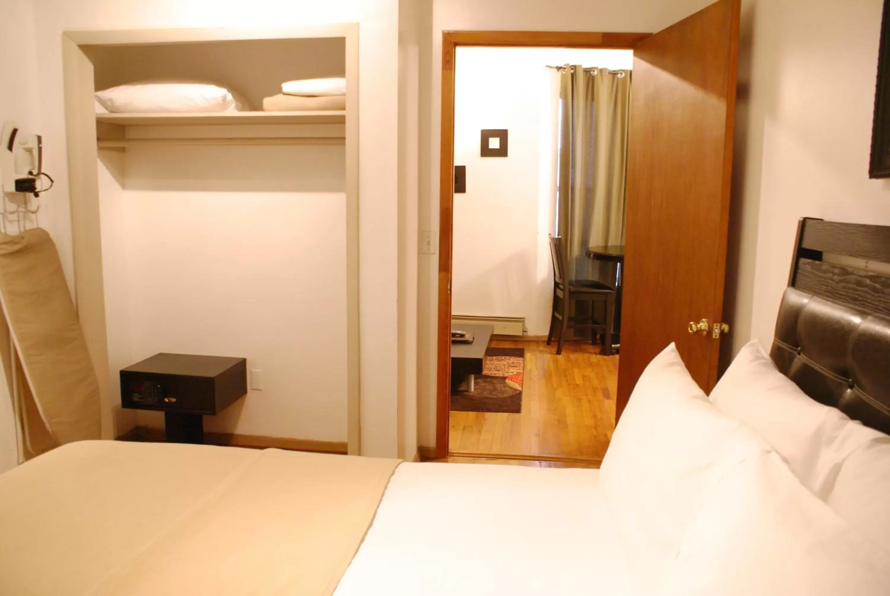 Bedroom, Bed in Off Soho Suites Hotel
