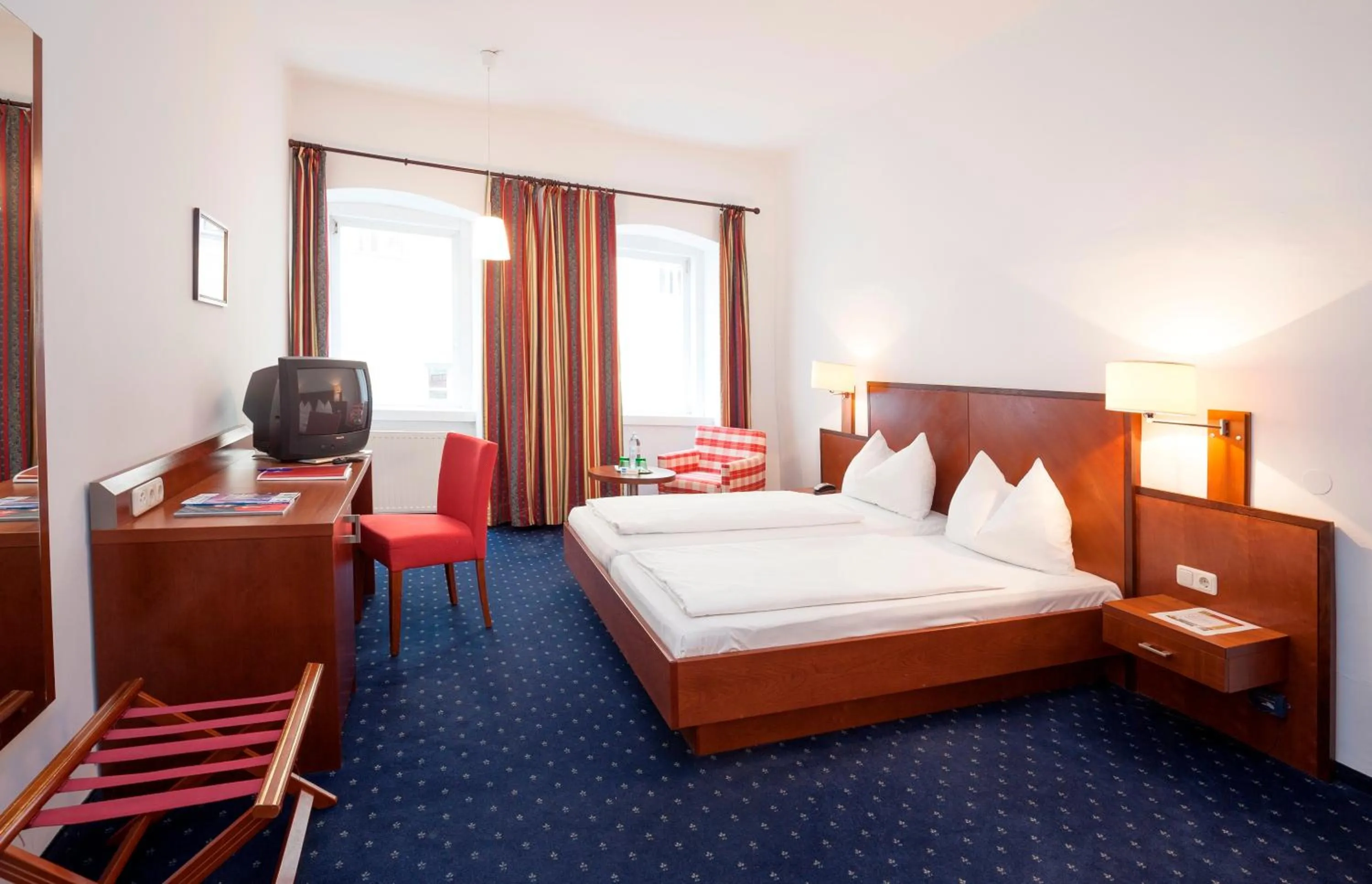 Photo of the whole room, Bed in Keramikhotel Goldener Brunnen