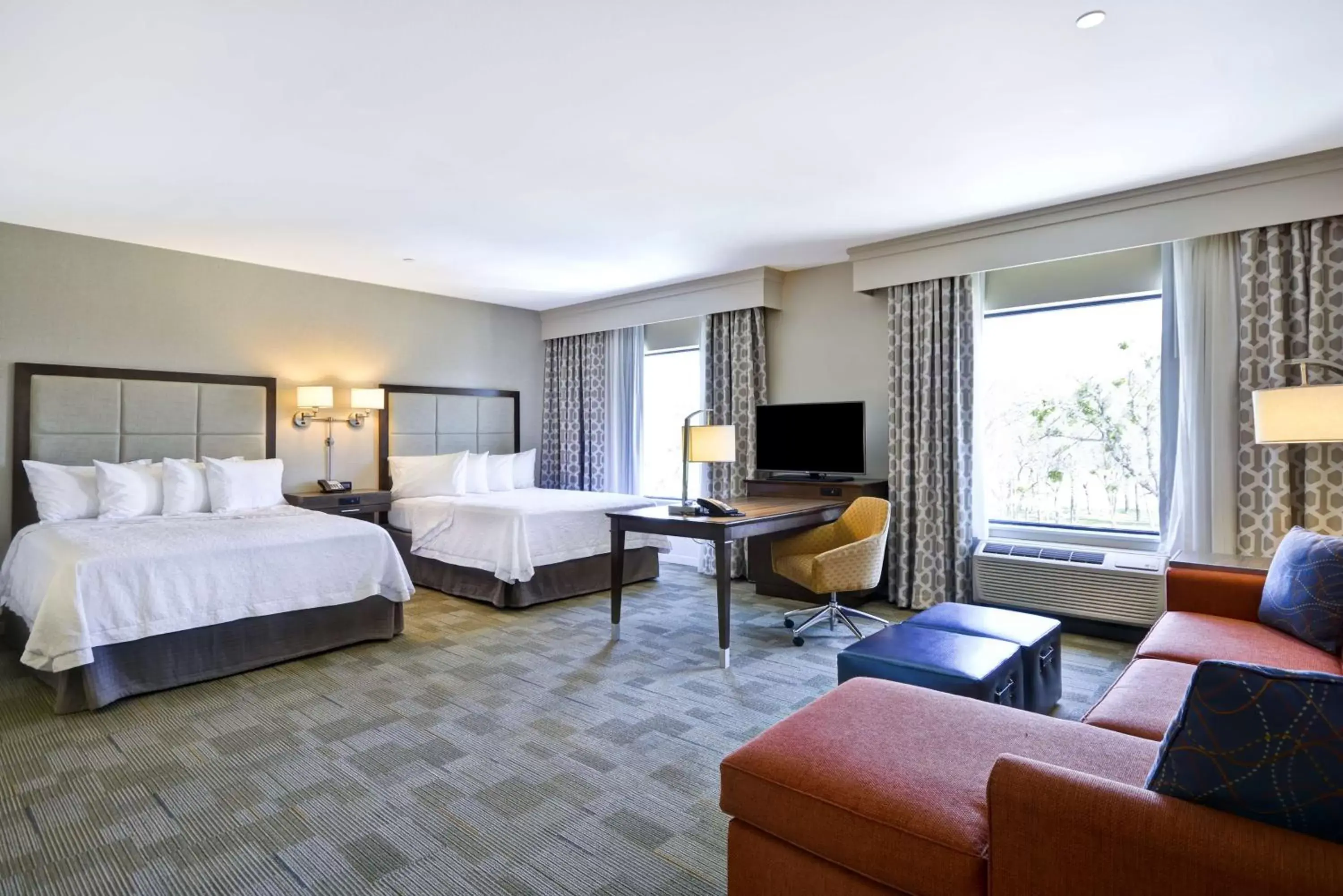 Bedroom in Hampton Inn & Suites Dallas/Plano-East