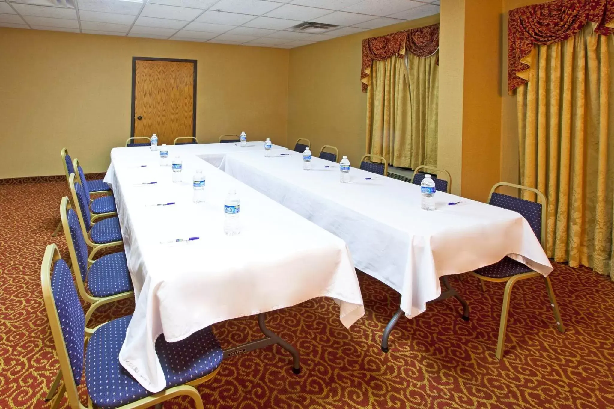 Meeting/conference room in Holiday Inn Express Vero Beach-West I-95, an IHG Hotel