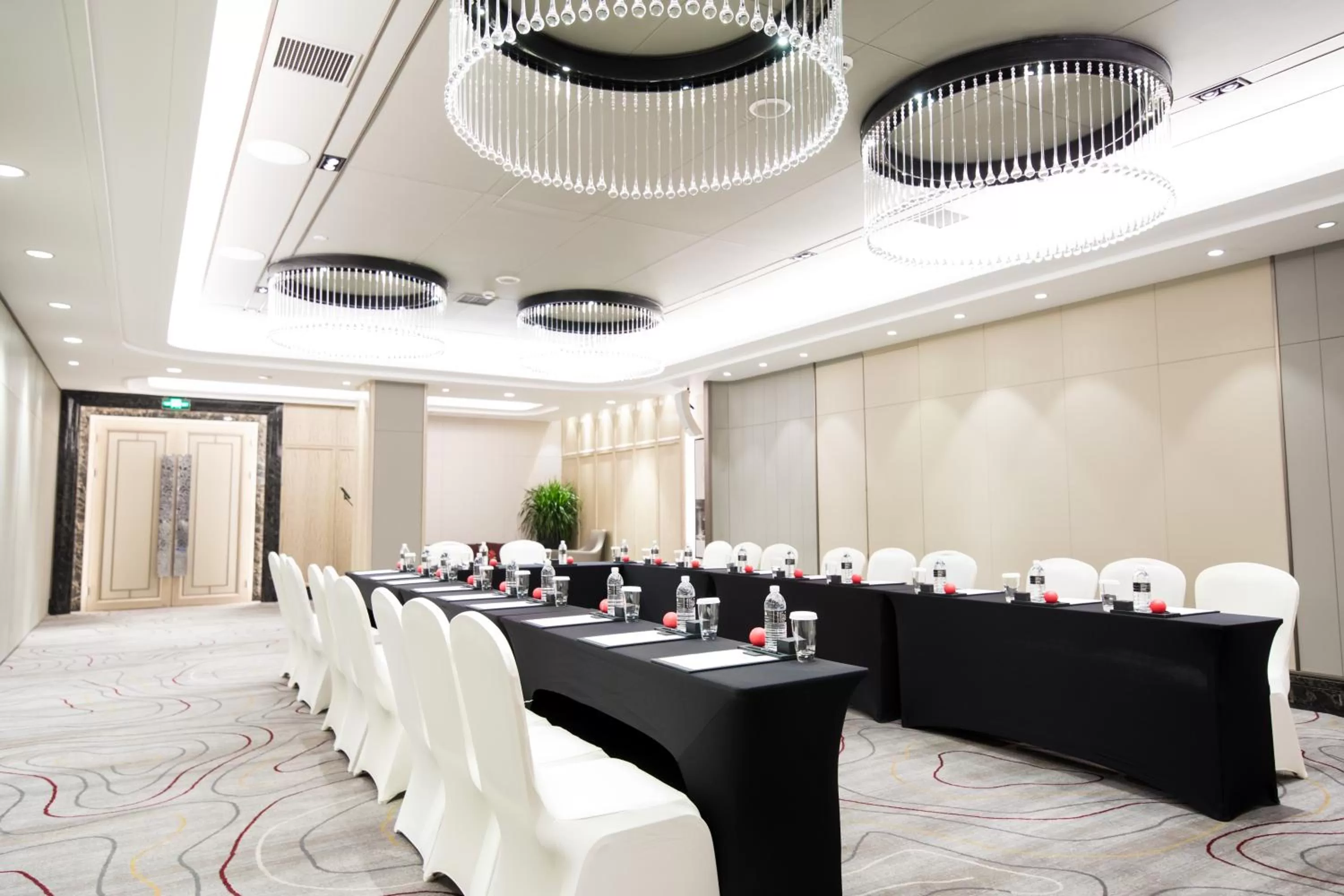 Meeting/conference room in Pullman Shanghai Jing'an-Jing'an district, downtown railway station, traffic hub, easy to travel Shanghai