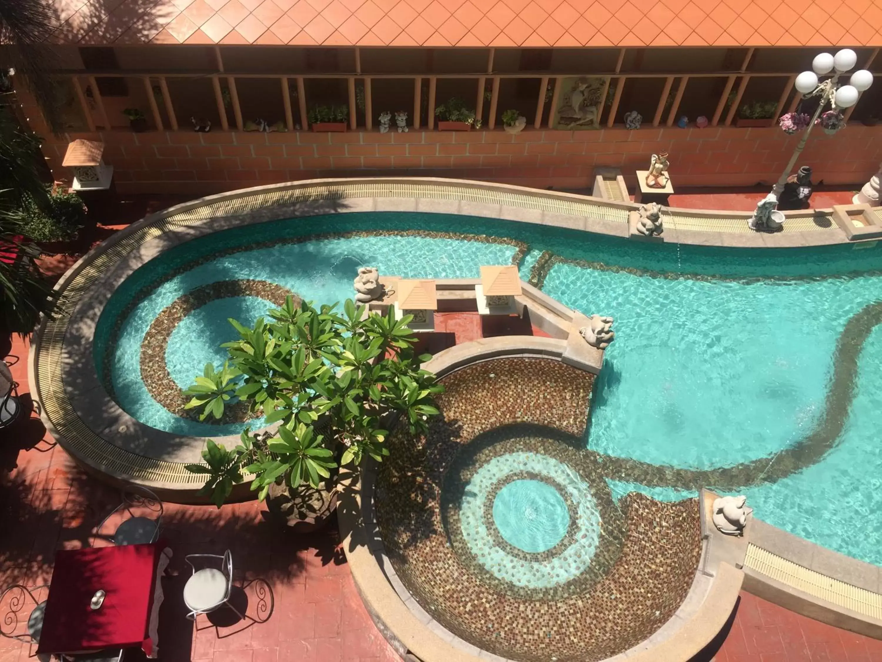 Pool view in Wannara Hotel Hua Hin Pool view in Wannara Hotel Hua Hin