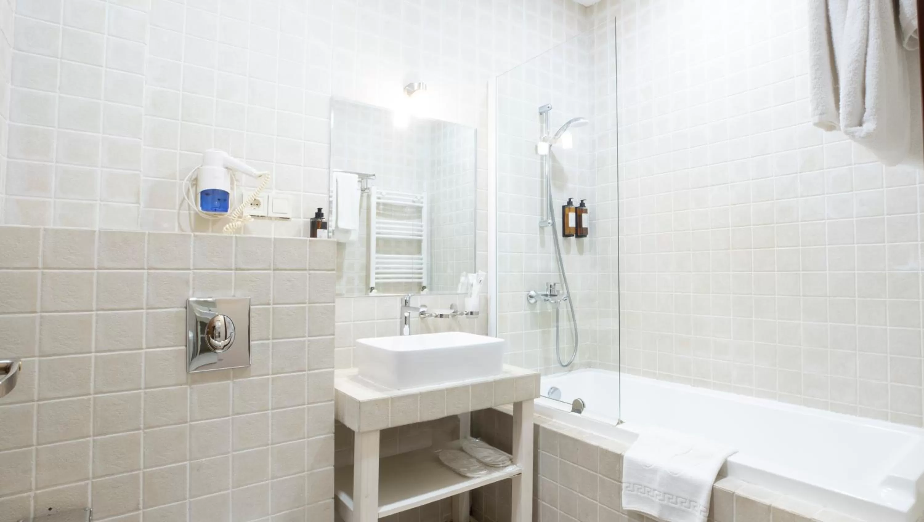 Shower in Citadel Narikala Hotel