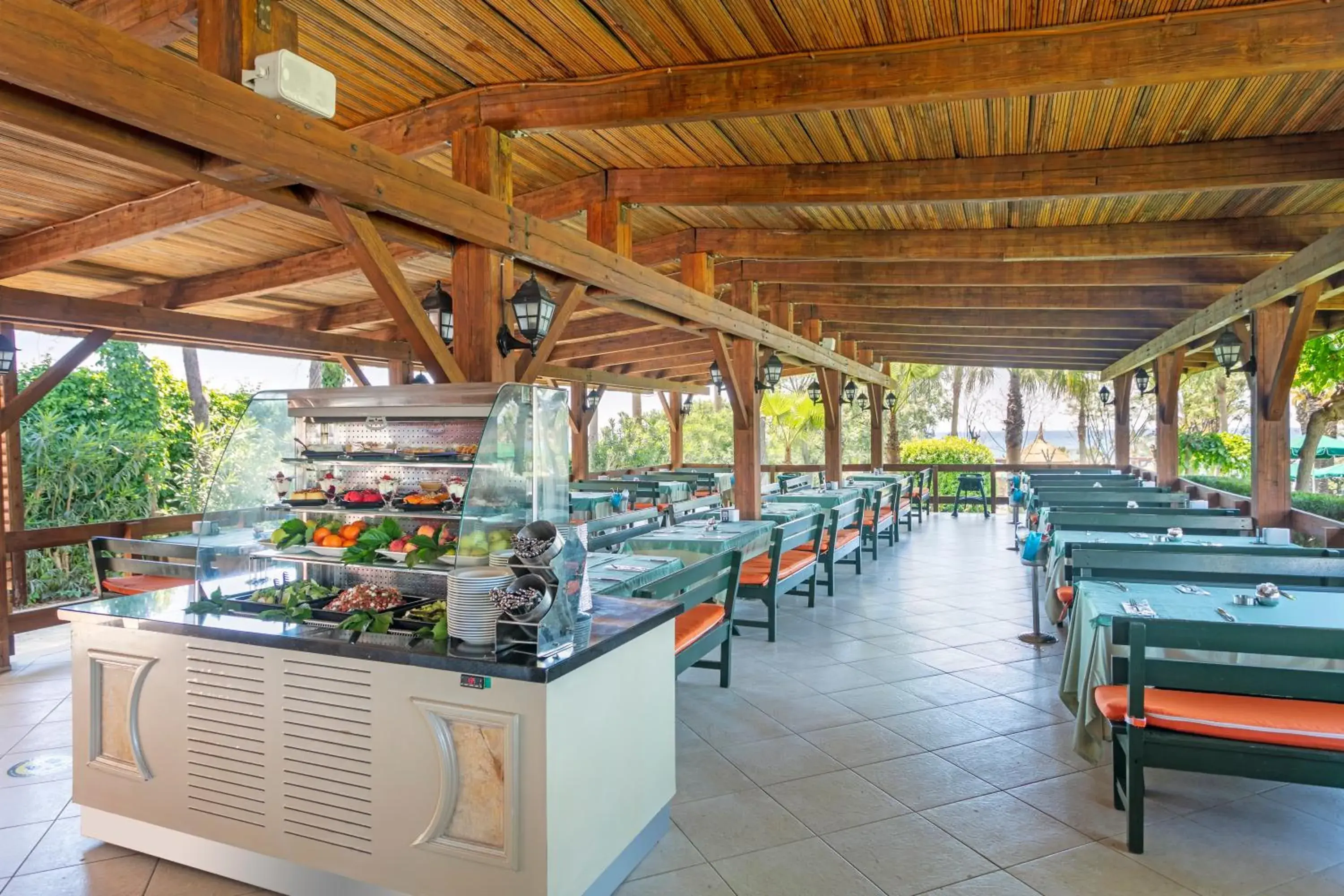 Restaurant/Places to Eat in Alva Donna Beach Resort Comfort