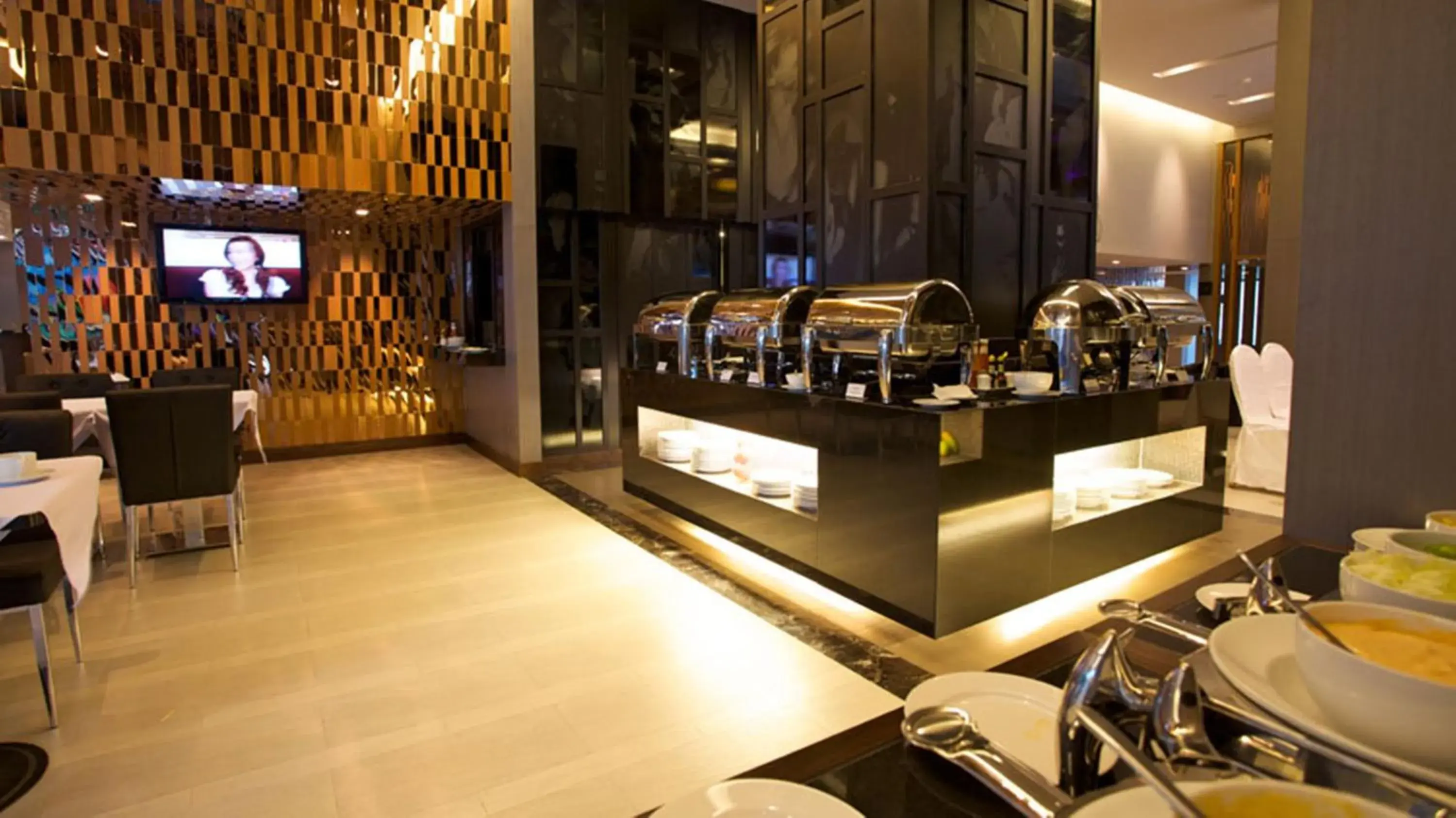 Restaurant/places to eat in M2 de Bangkok Hotel (SHA Plus)