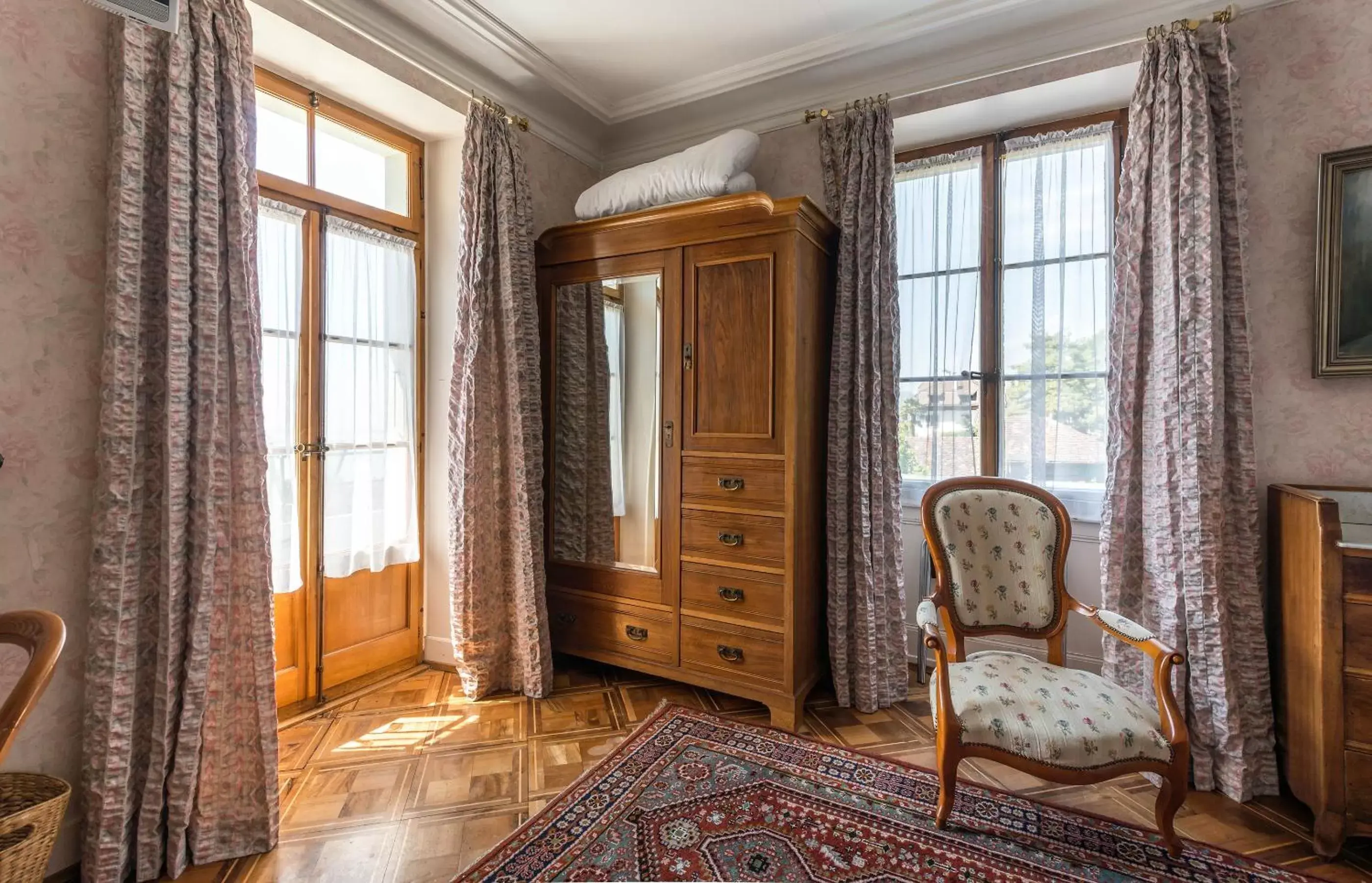 Photo of the whole room, Seating Area in Swiss Historic Hotel Masson