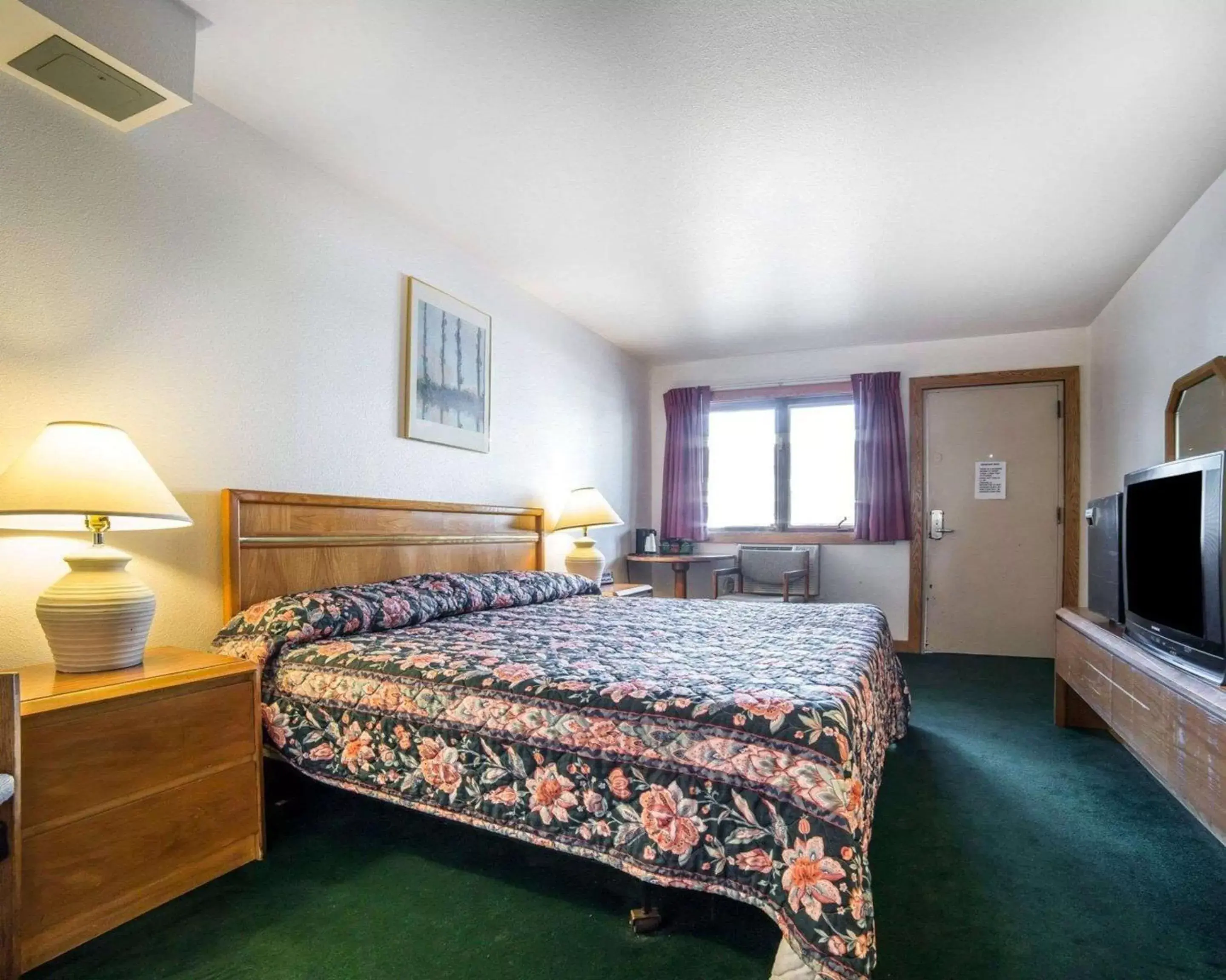 Photo of the whole room, Bed in Rodeway Inn Billings Logan Intl Airport, Near St. Vincent Hospital