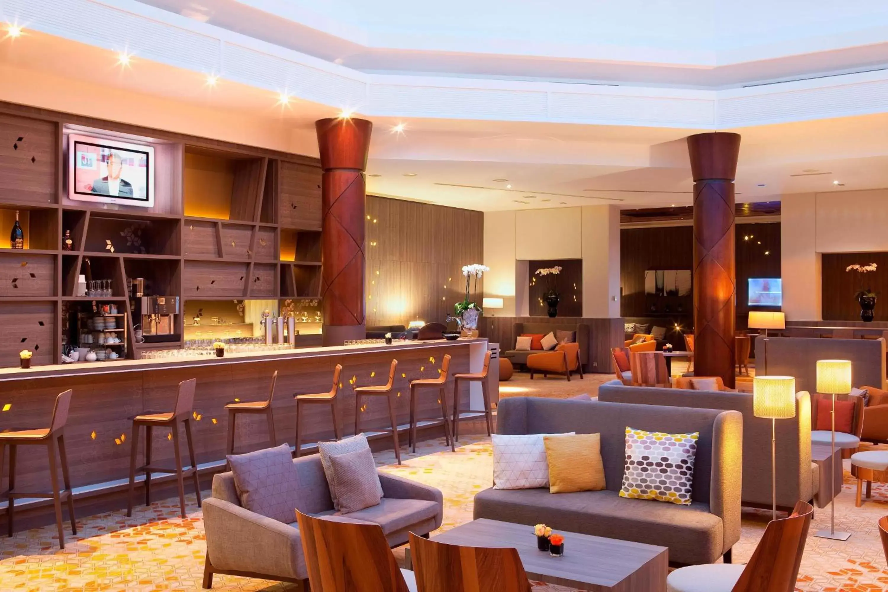 Lobby or reception, Lounge/Bar in Paris Marriott Charles de Gaulle Airport Hotel