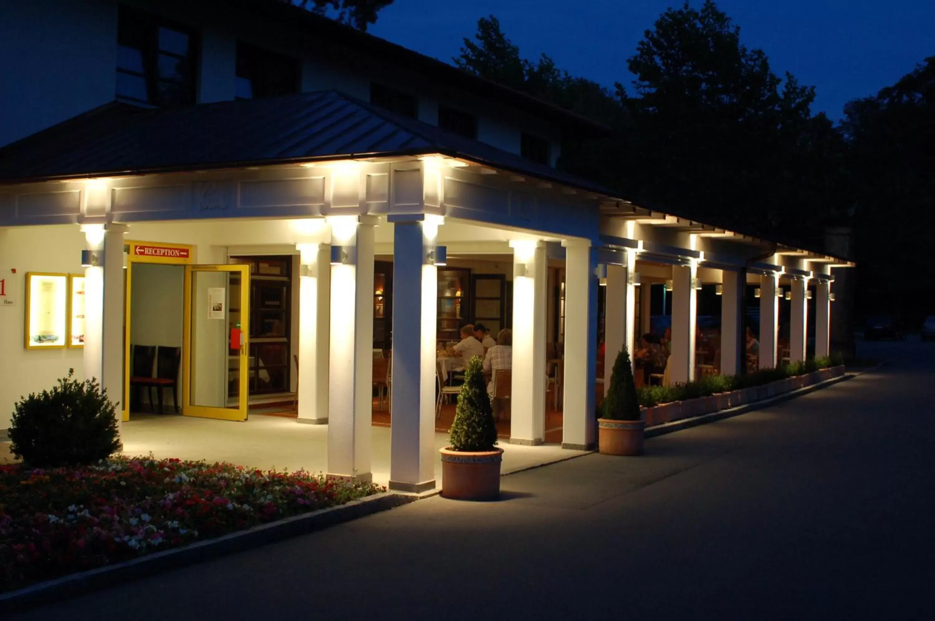 Facade/entrance, Property Building in Kim Hotel Im Park