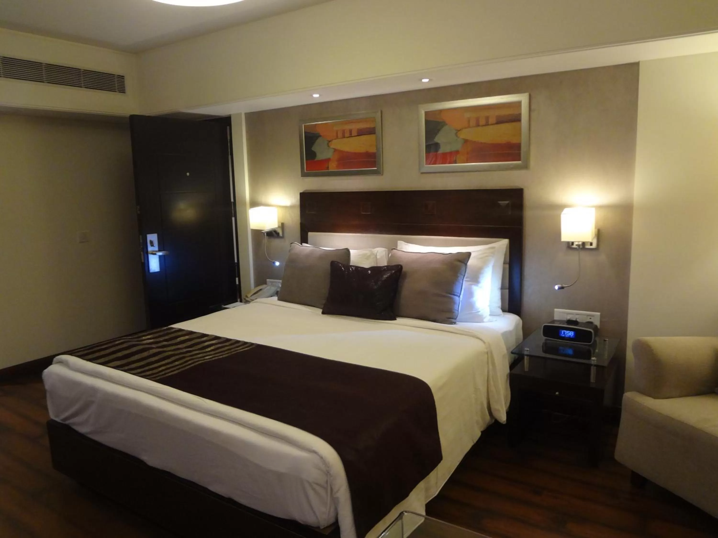 Photo of the whole room, Bed in Fortune Park, Ahmedabad - Member ITC Hotels' Group