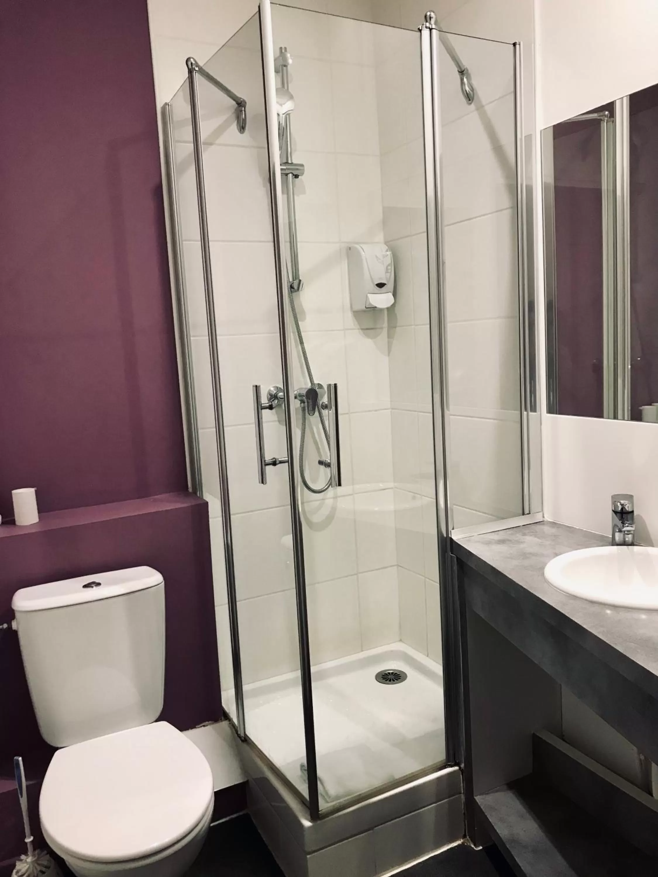 Bathroom in Hôtel des Ambassadeurs