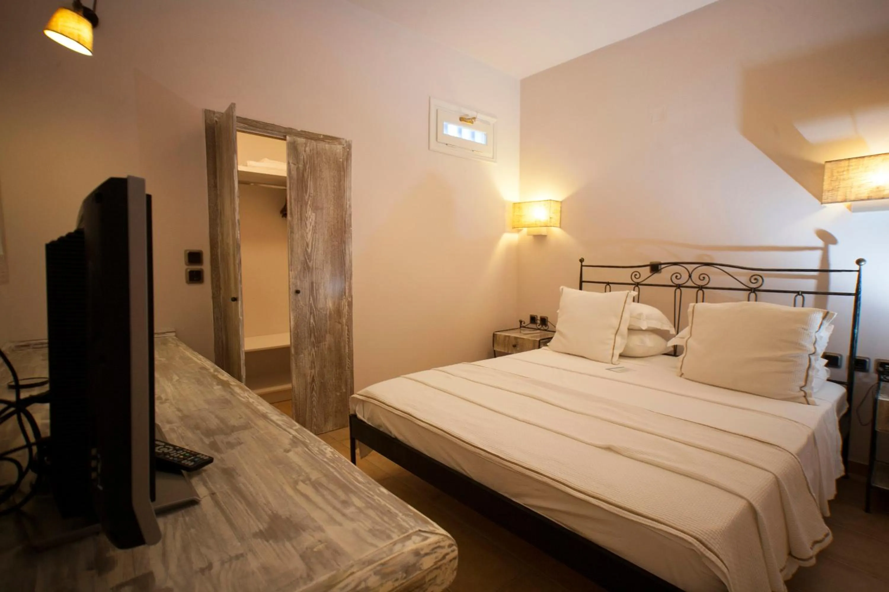 Bedroom, Bed in Ammos Naxos Exclusive Apartments & Studios