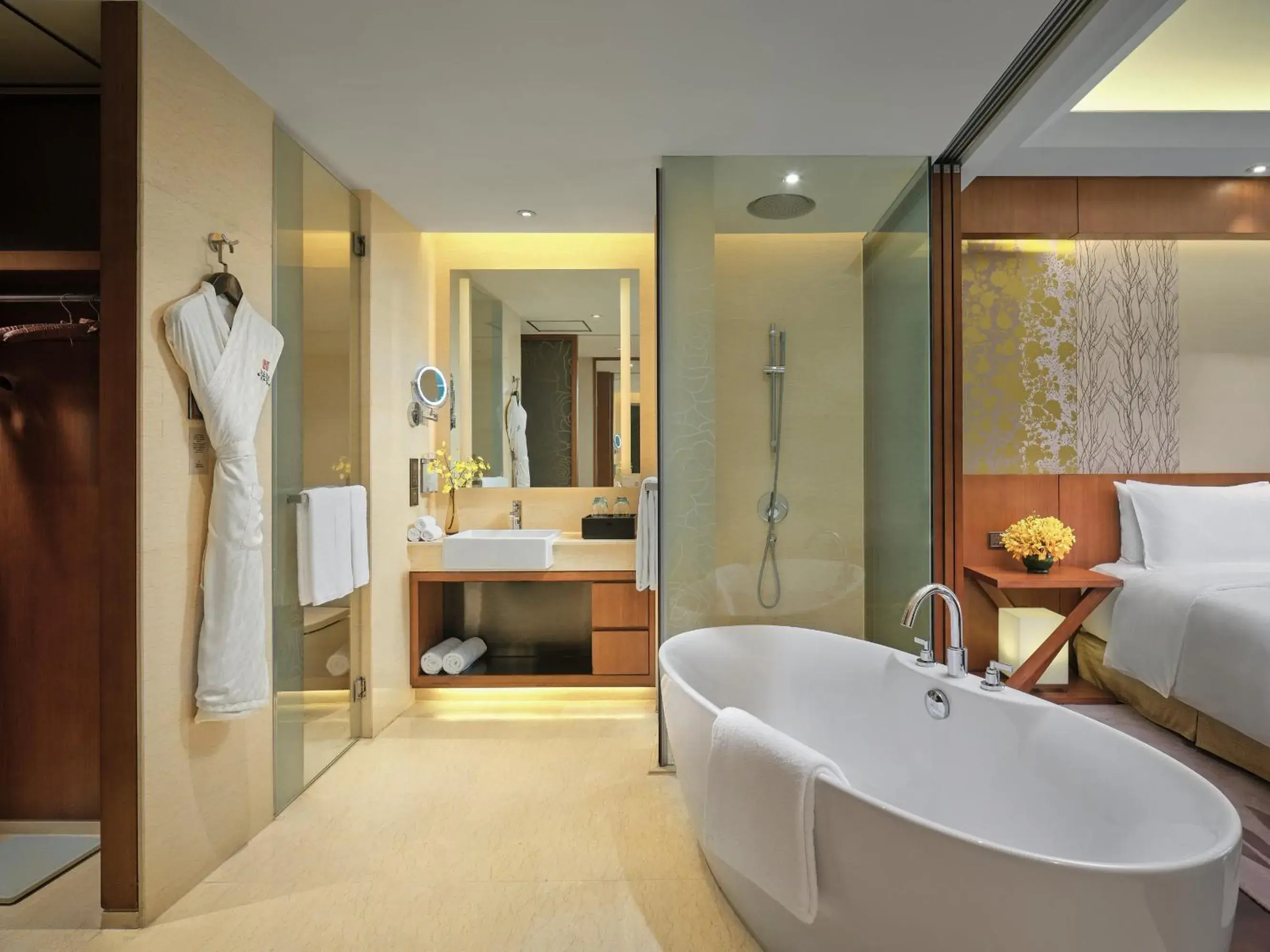 Photo of the whole room, Bathroom in HUALUXE Hotels & Resorts Kunming, an IHG Hotel