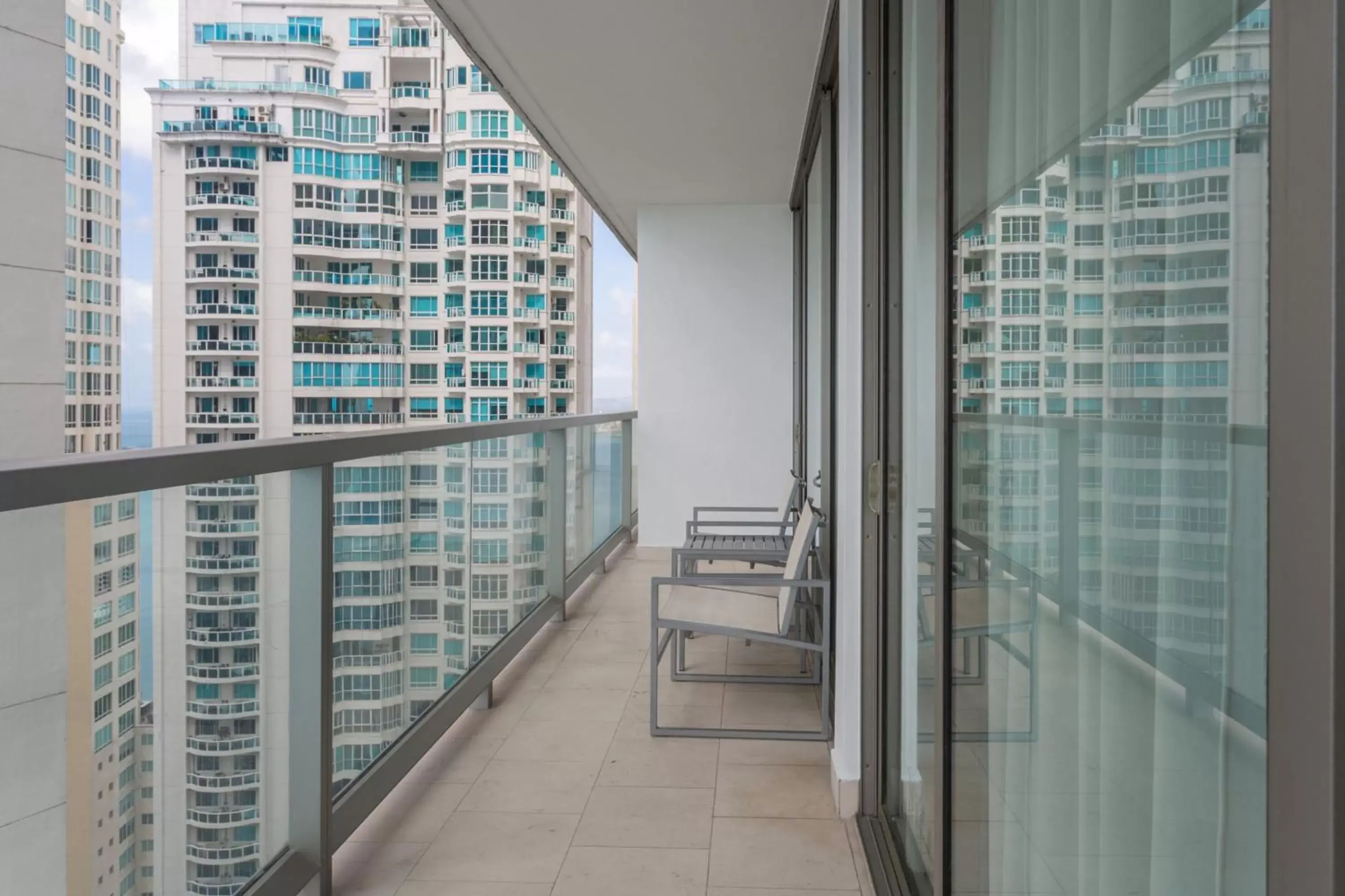 Photo of the whole room, Balcony/Terrace in JW Marriott Panama