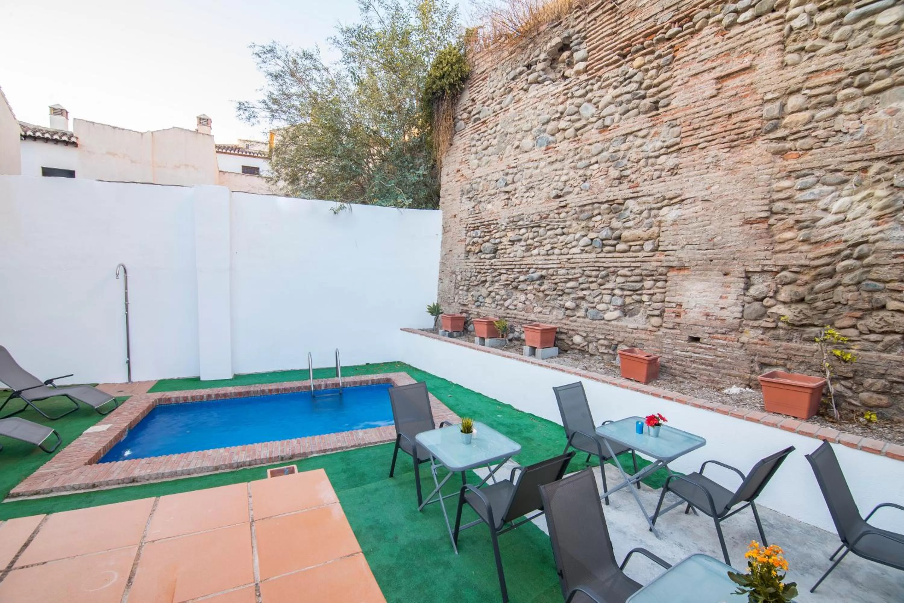 Swimming pool in Apartamentos Granata