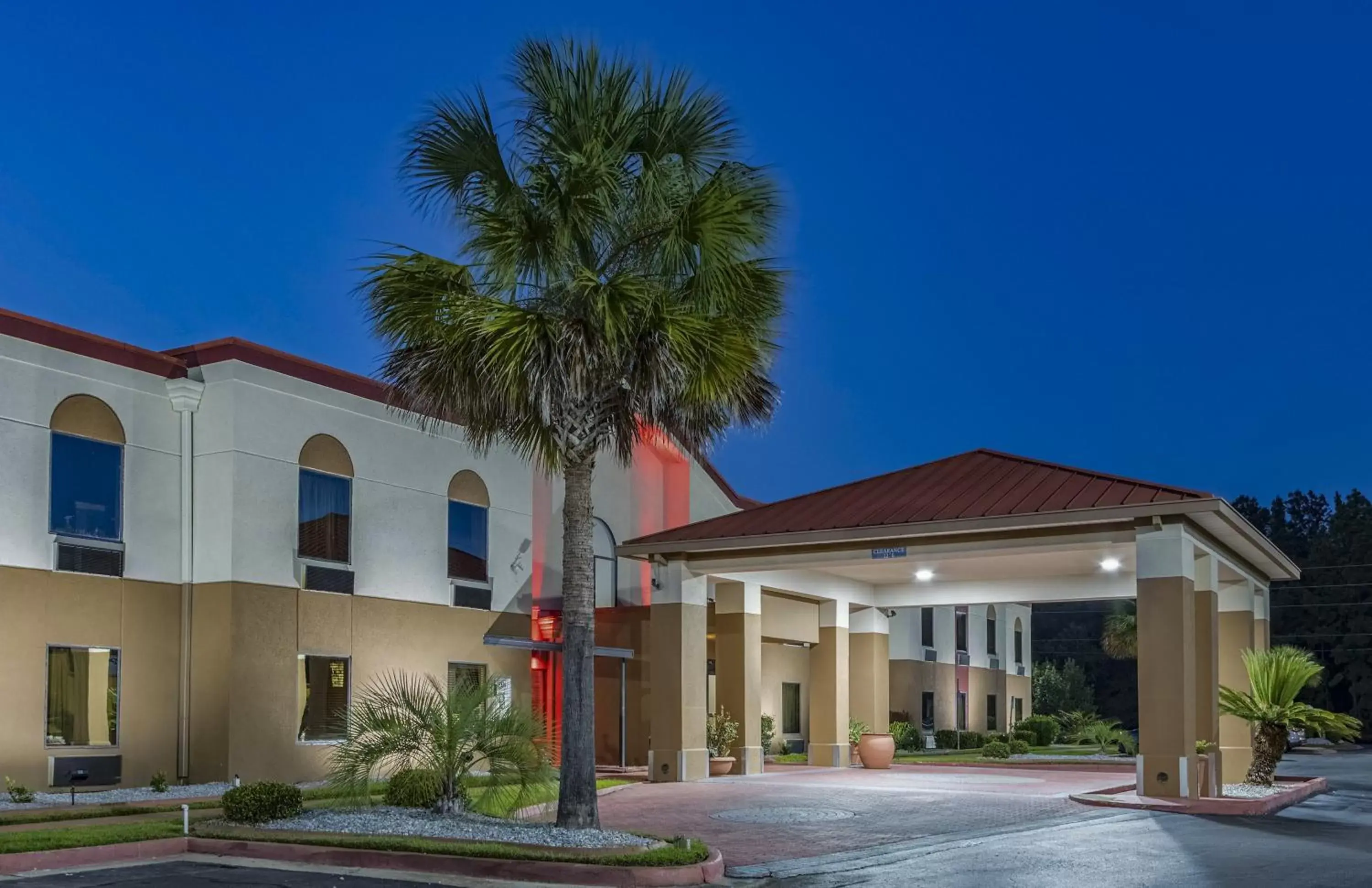 Property Building in Red Roof Inn & Suites Hinesville - Fort Stewart