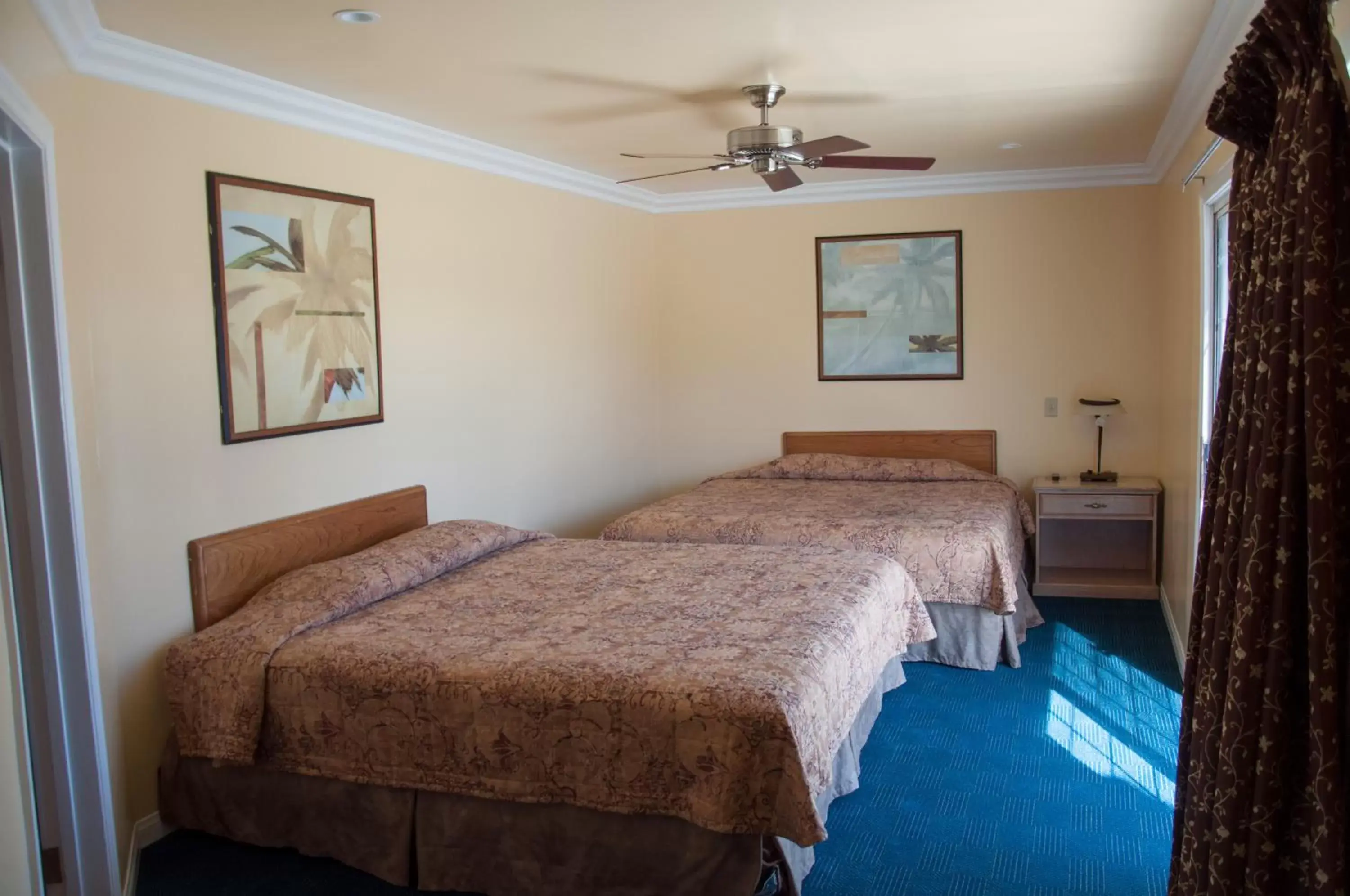 Bedroom, Bed in Bayshore Inn Ventura