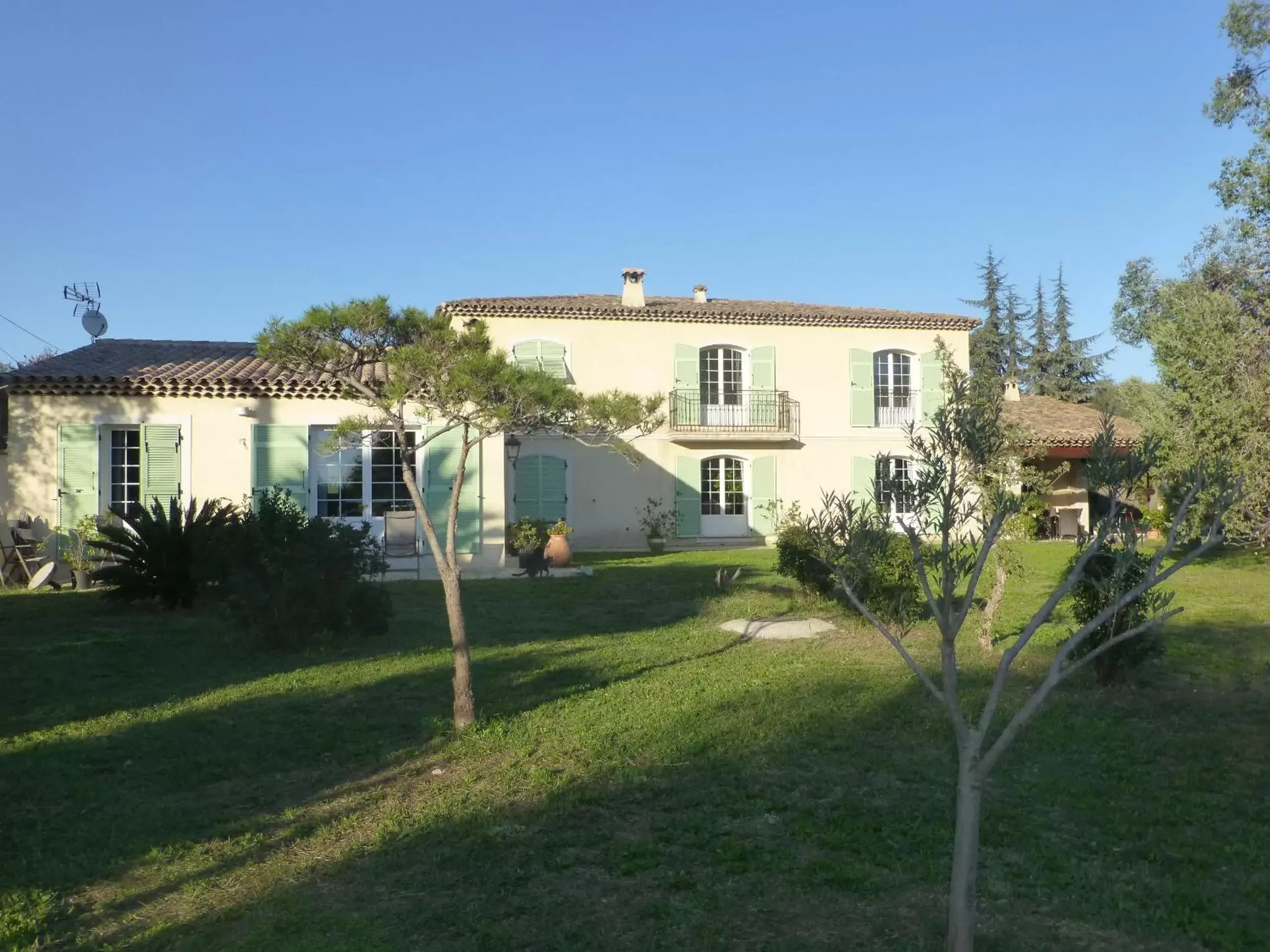 Facade/entrance, Property Building in Chambre d'hôtes "La Bastide des Eucalyptus"