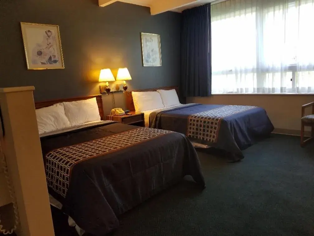 Bed in Travelodge by Wyndham Lake George NY