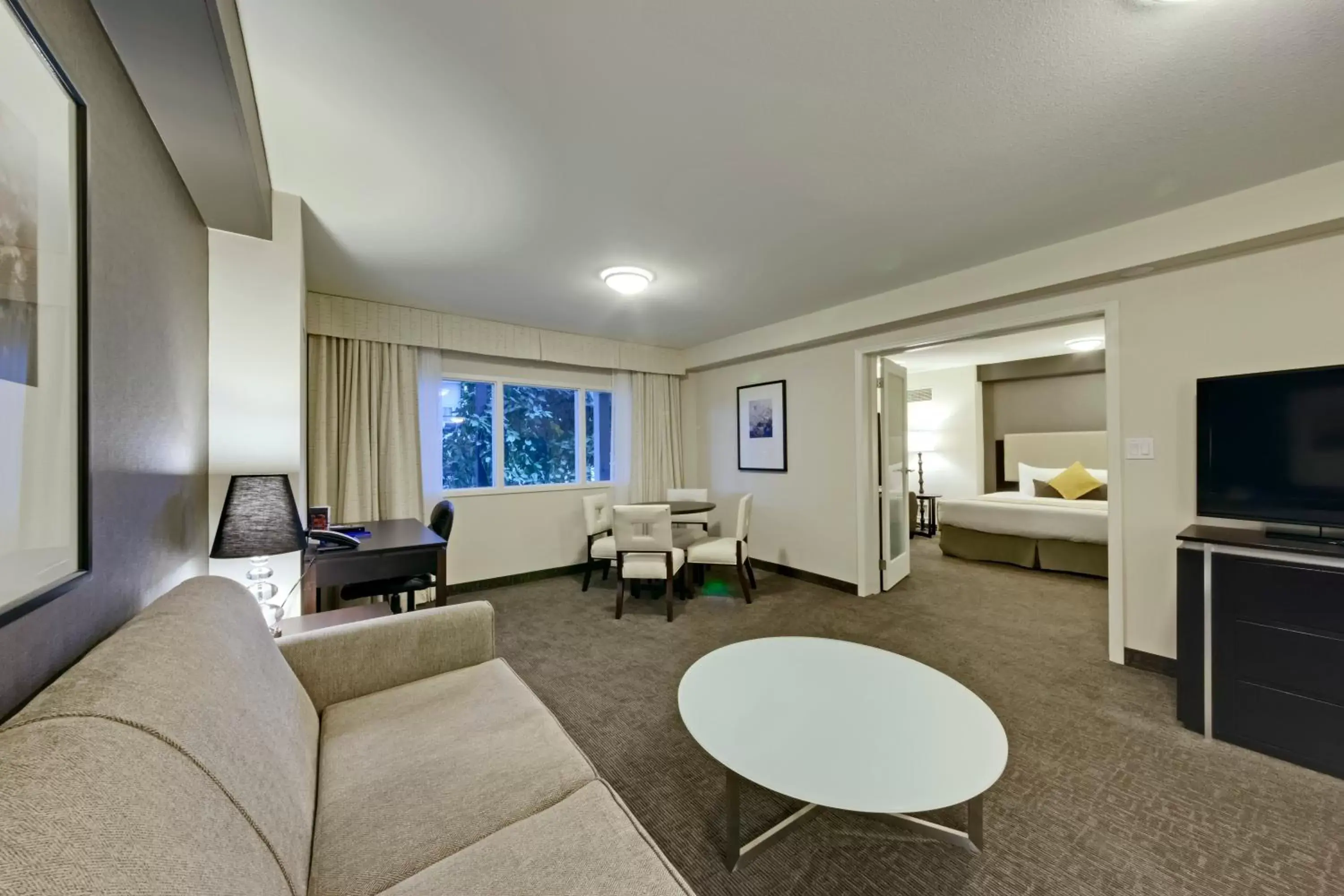 Living room, Seating Area in Coast Kamloops Hotel & Conference Centre