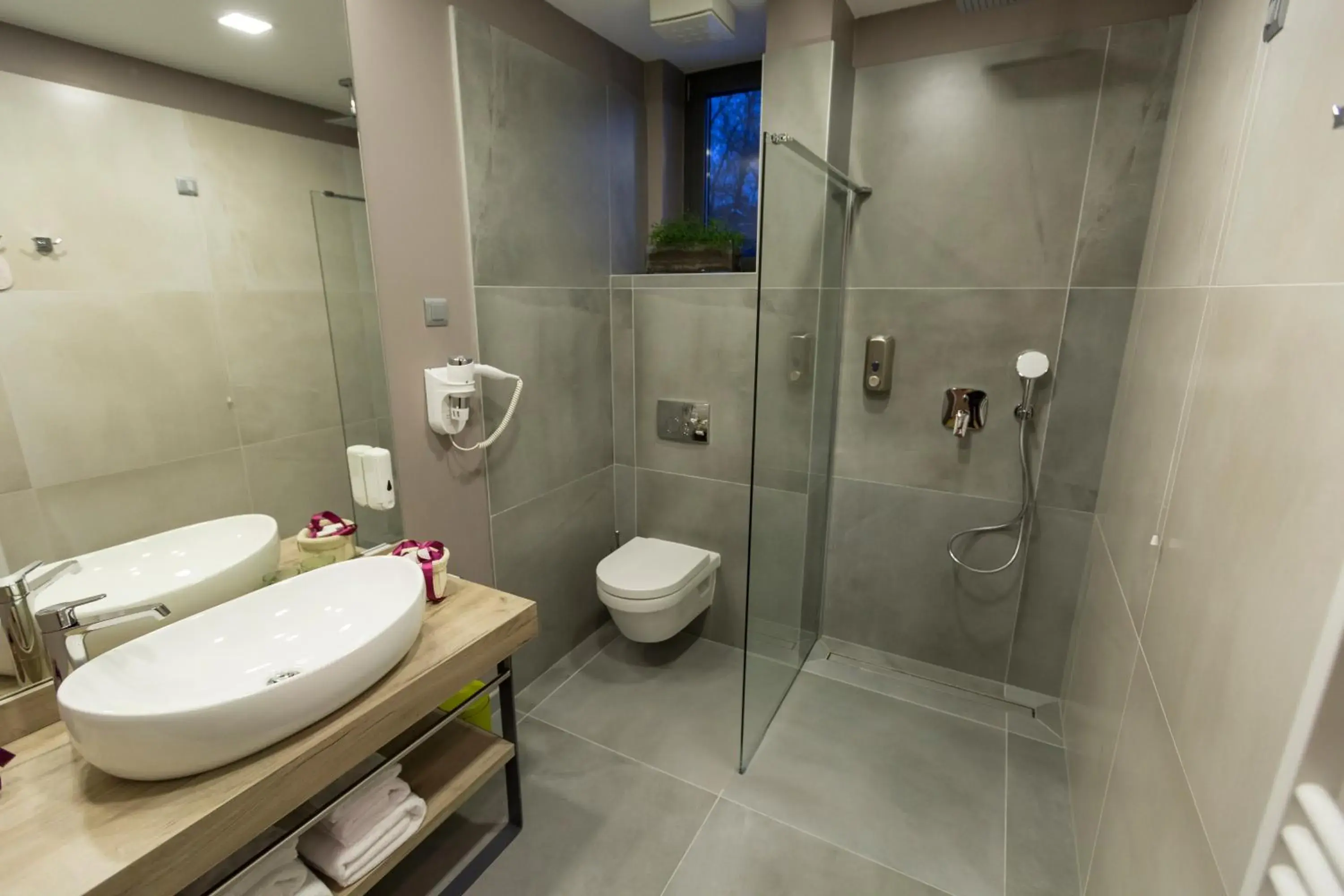 Shower, Bathroom in Hotel Castellum