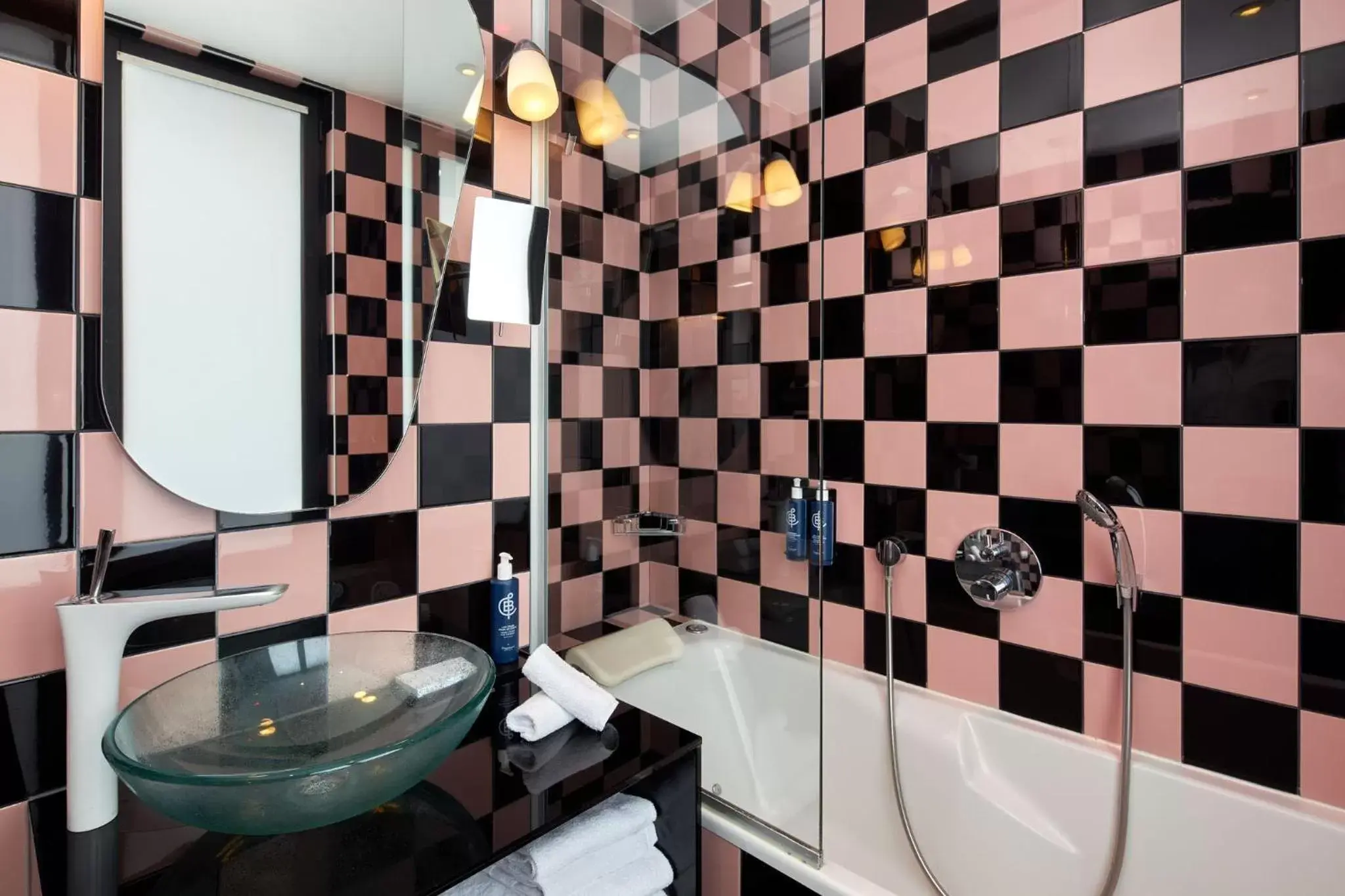 Bathroom in Platine Hotel