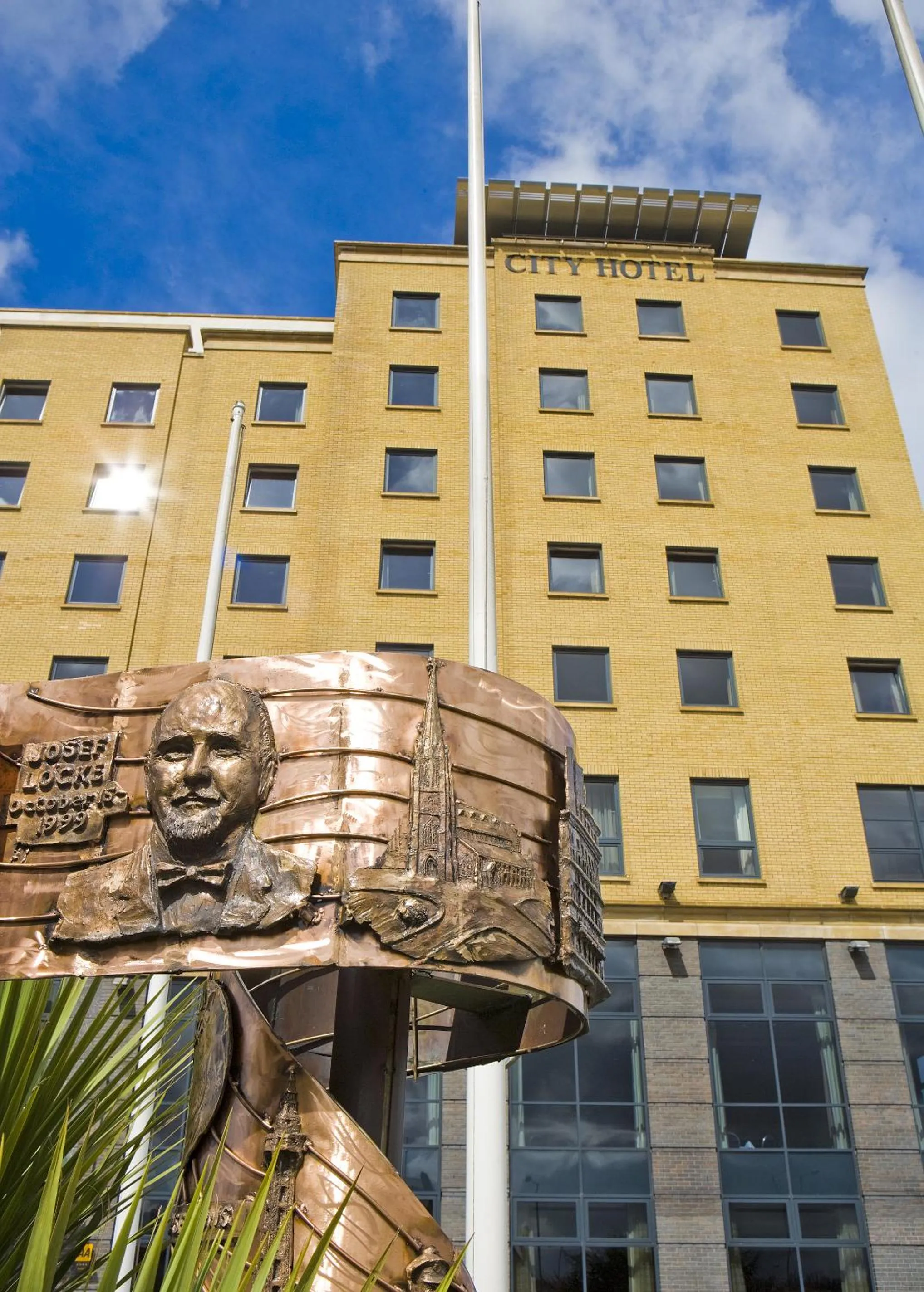 Facade/entrance in City Hotel