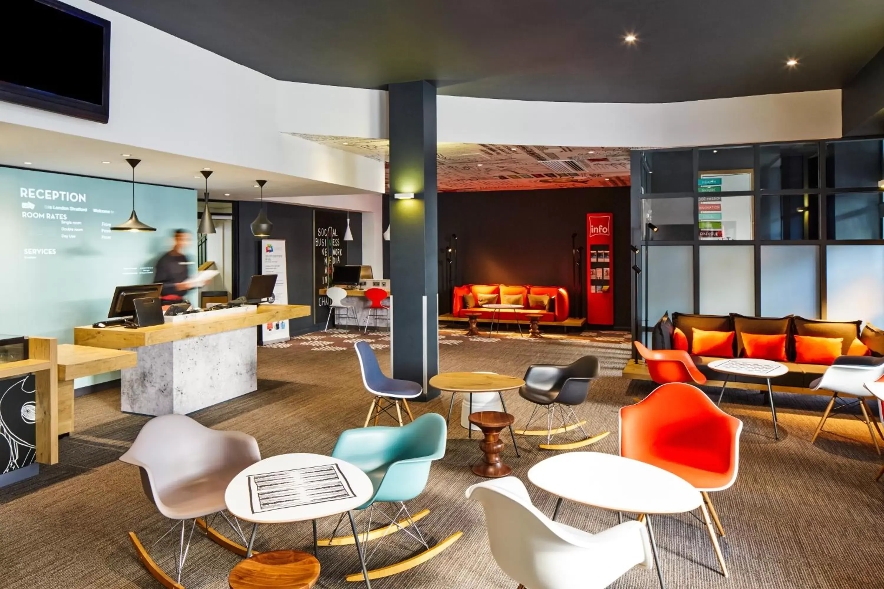 Lobby or reception, Lounge/Bar in ibis London Stratford
