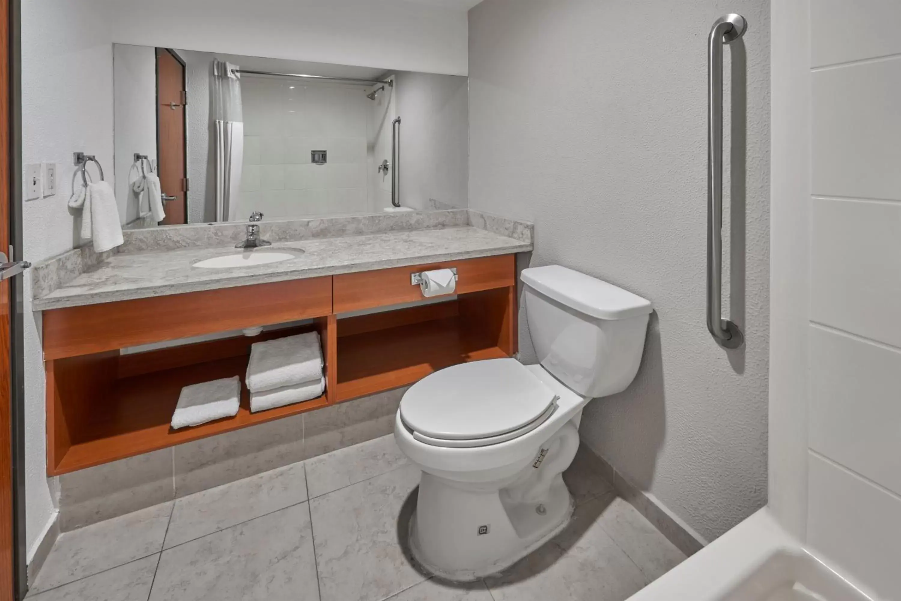 Toilet, Bathroom in Extended Suites Monterrey Aeropuerto