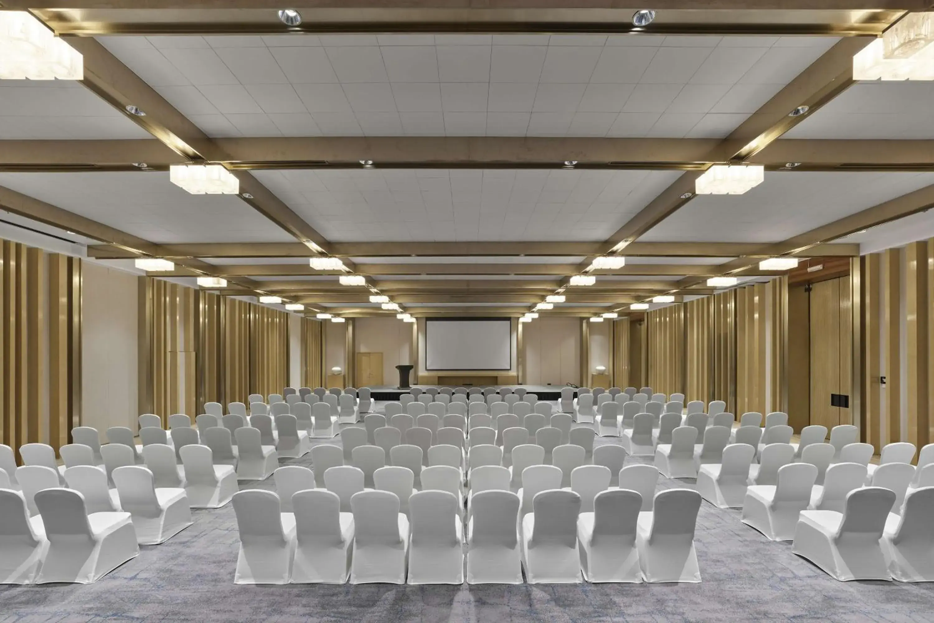 Meeting/conference room in Hilton Suzhou Yinshan Lake