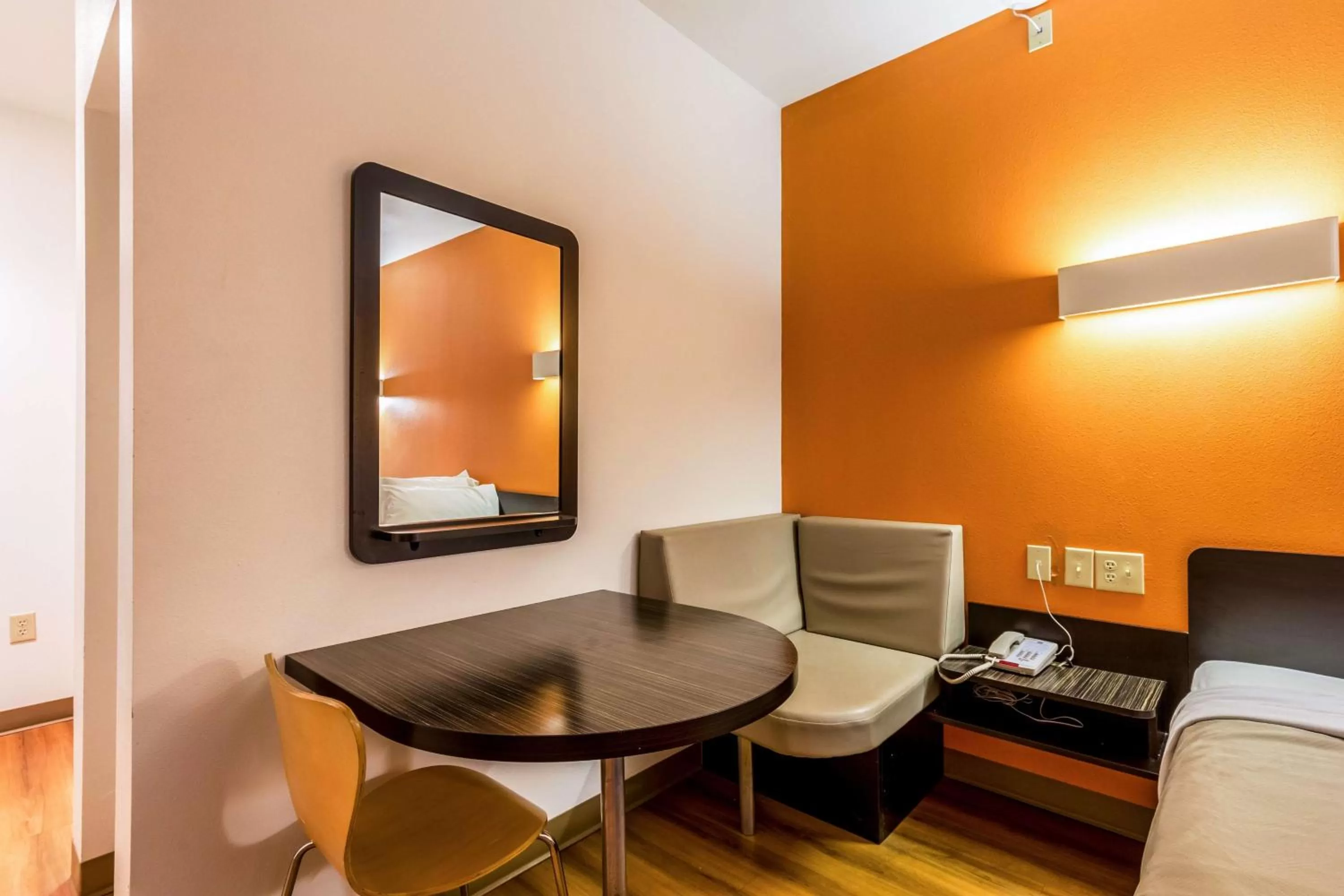 Photo of the whole room, Bed in Motel 6-Jourdanton, TX