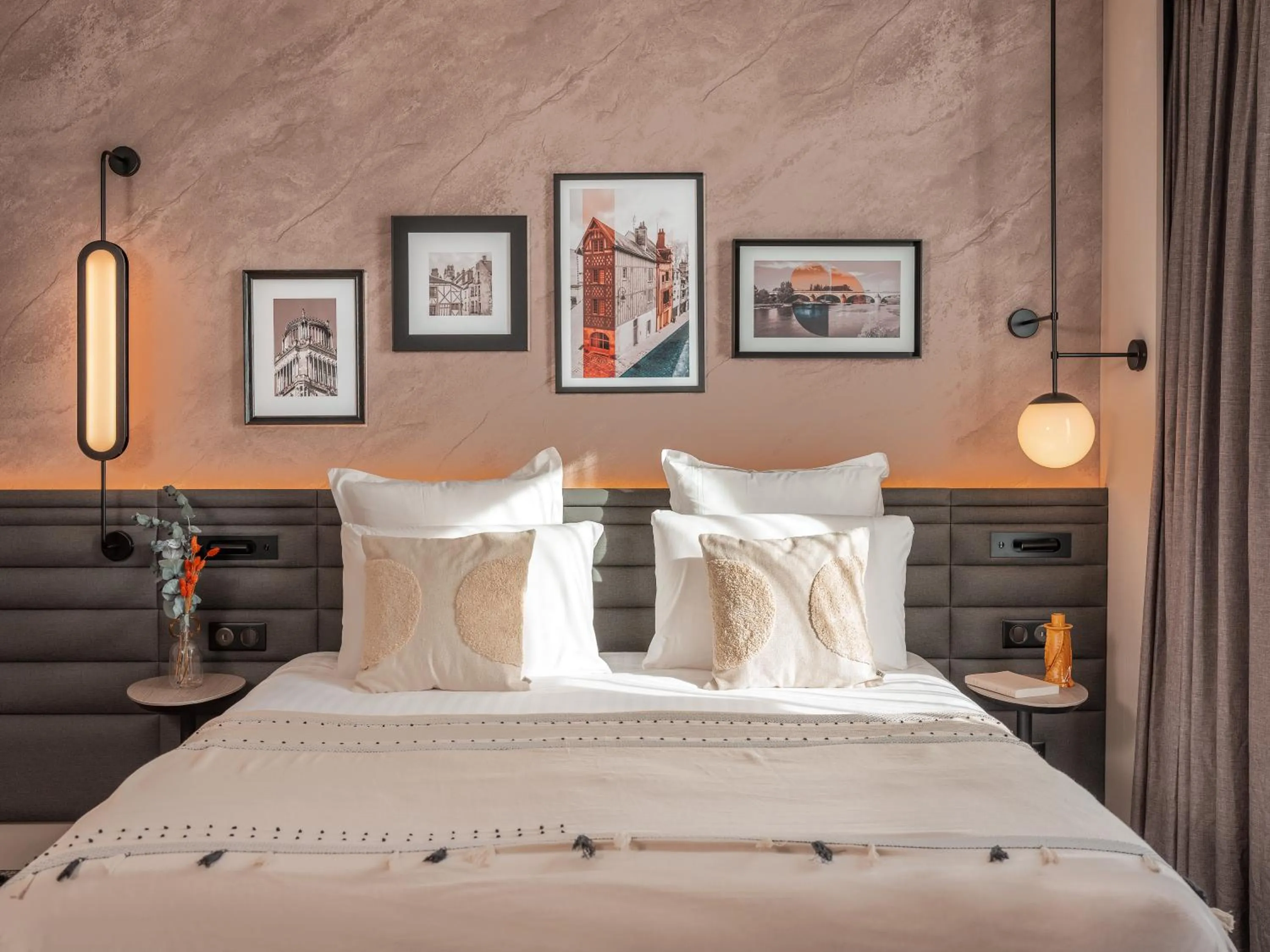 Bed in Novotel Orléans Centre Gare