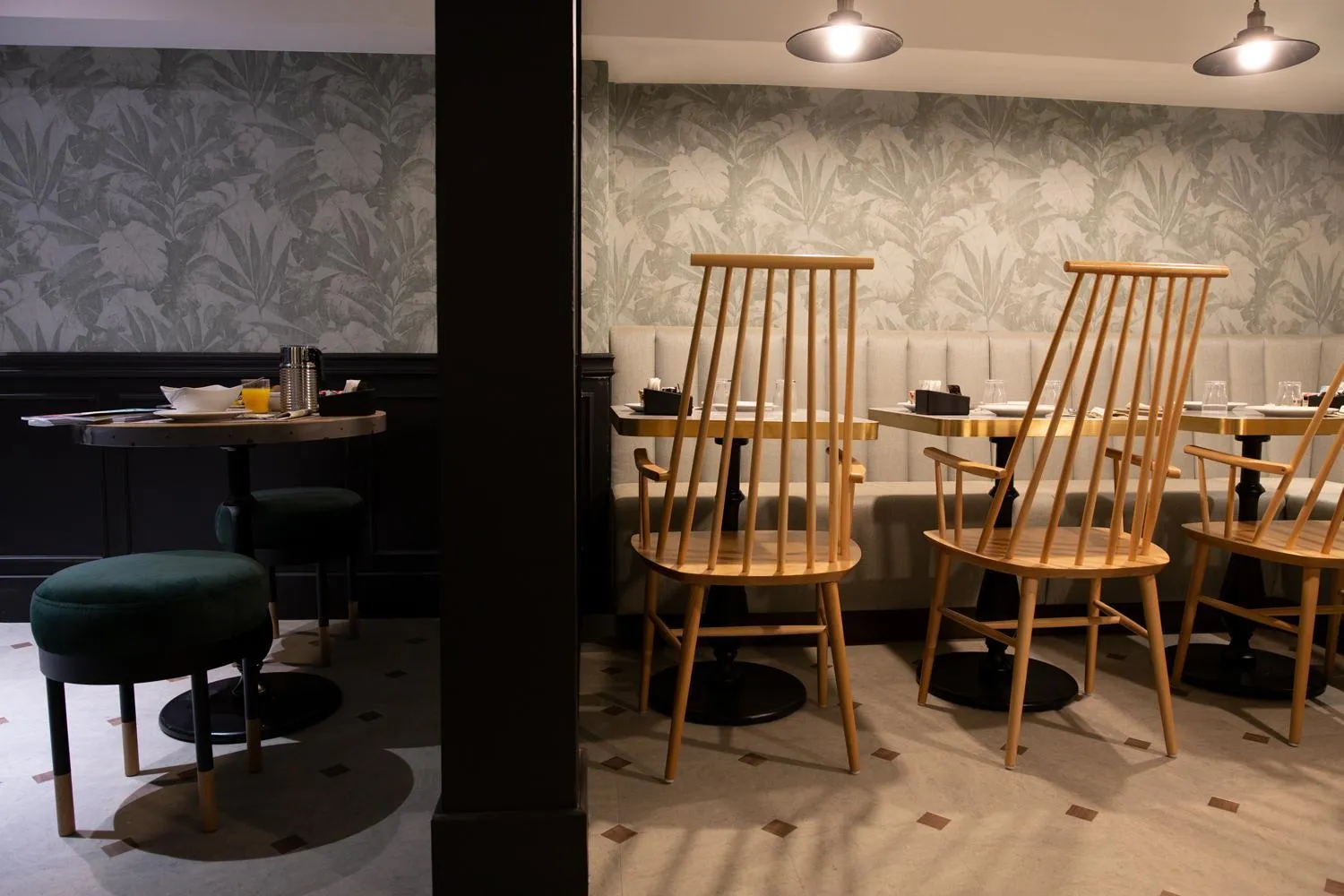 Kitchen or kitchenette in Hôtel Edmond W Lyon Part-Dieu